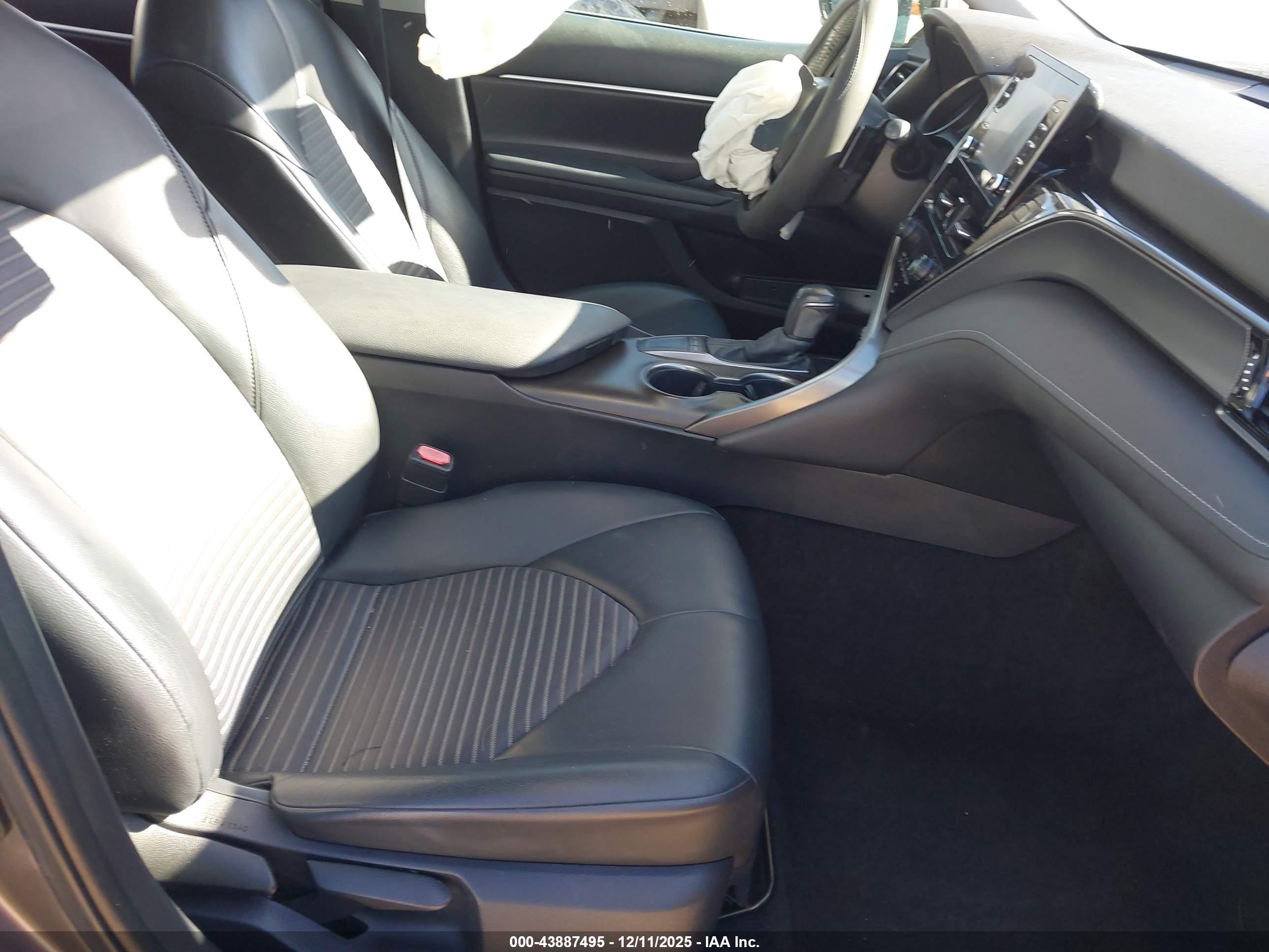 TOYOTA CAMRY image 5
