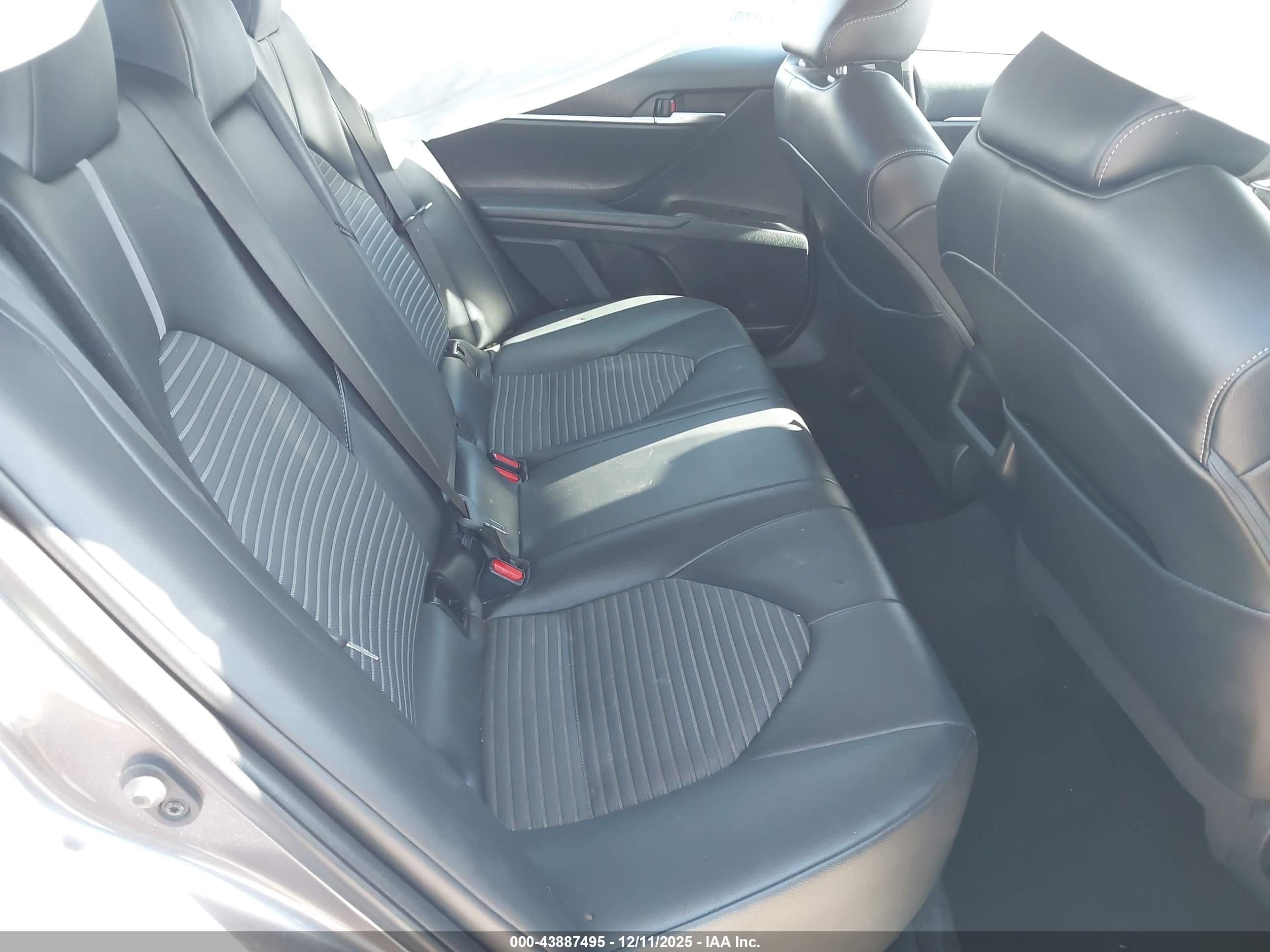 TOYOTA CAMRY image 8