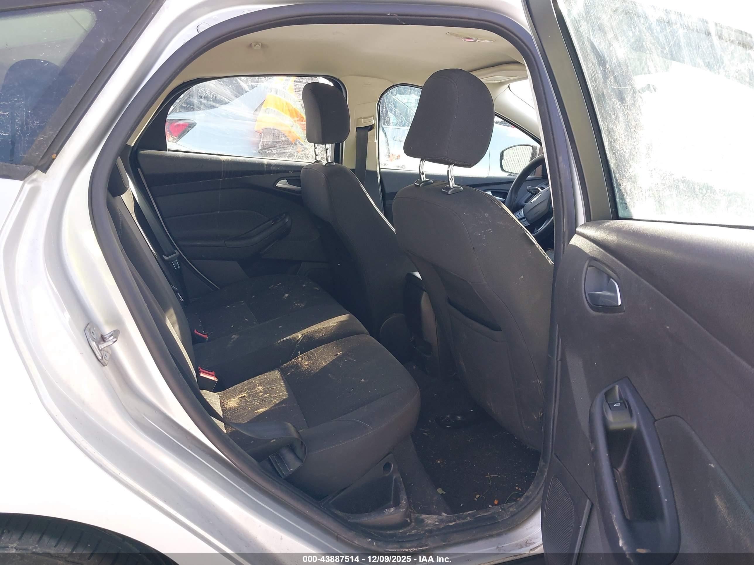 FORD FOCUS image 8