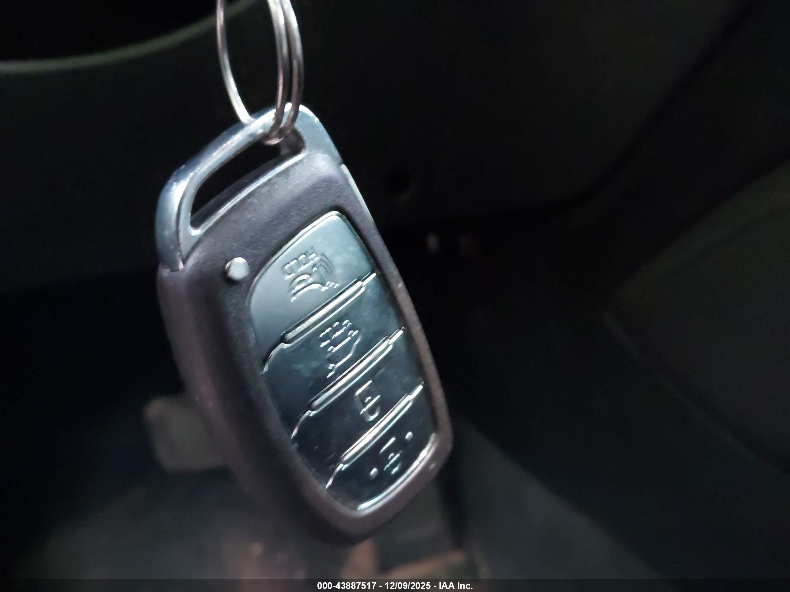 HYUNDAI TUCSON image 11