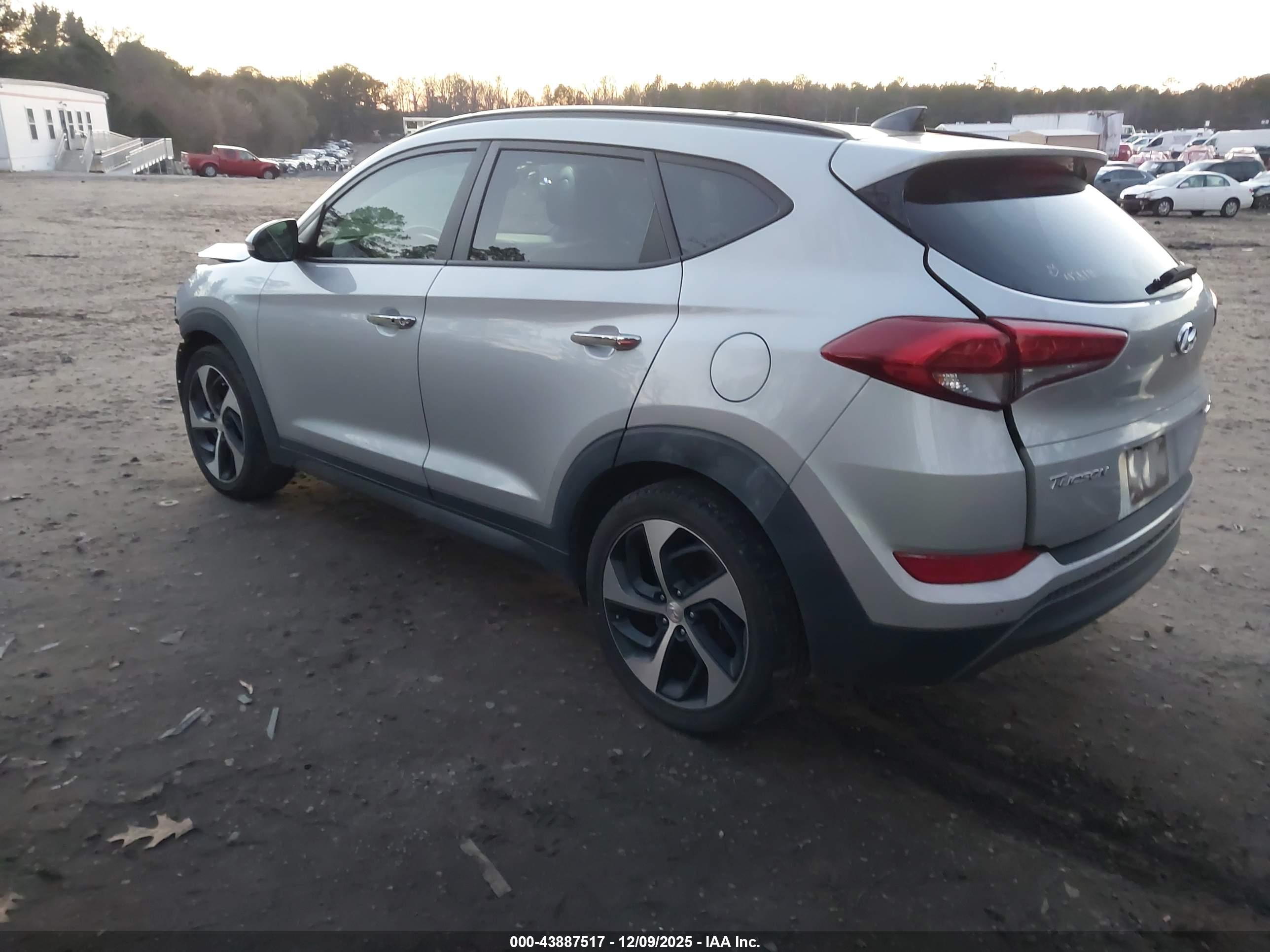 HYUNDAI TUCSON image 3