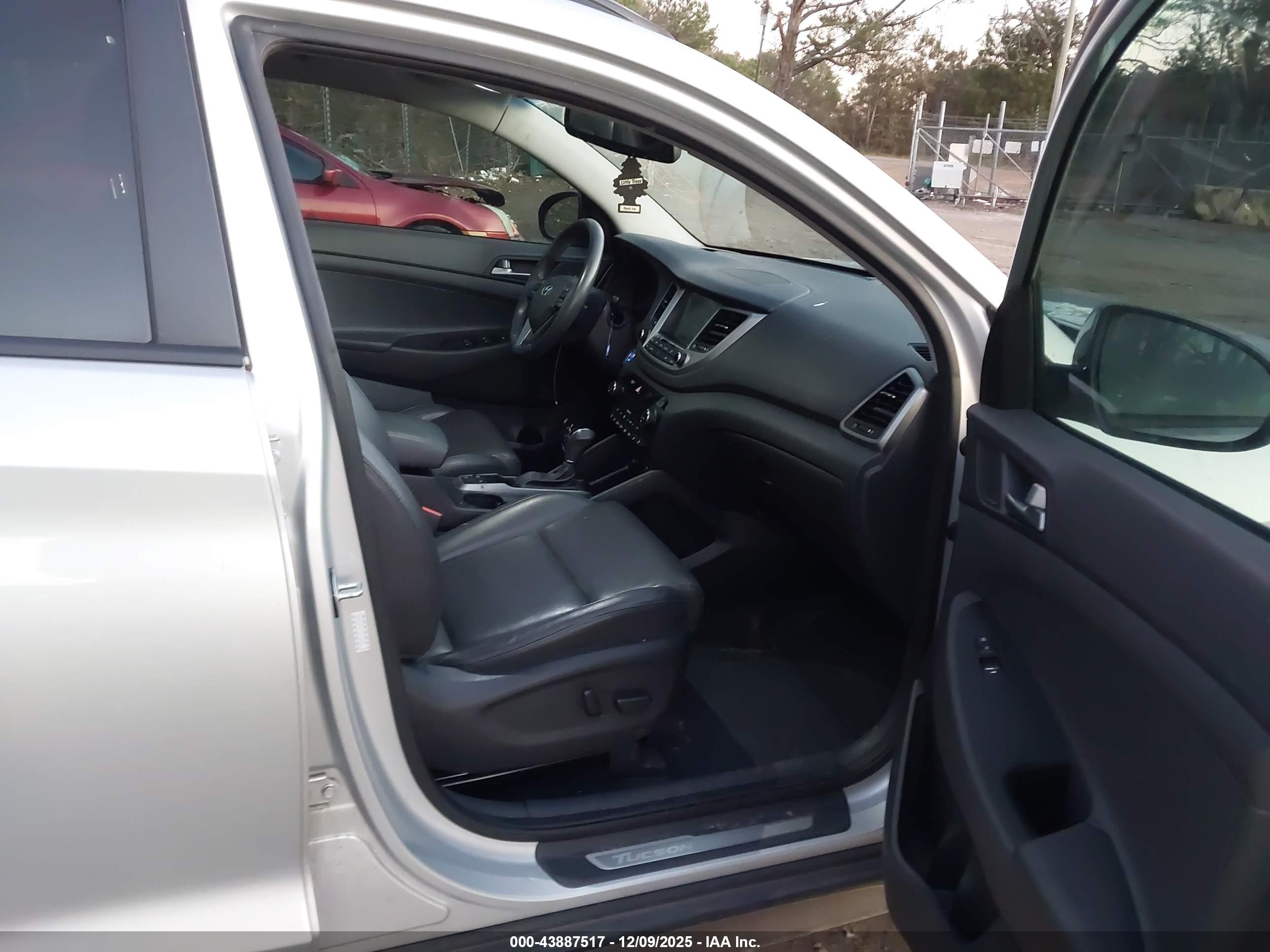 HYUNDAI TUCSON image 5