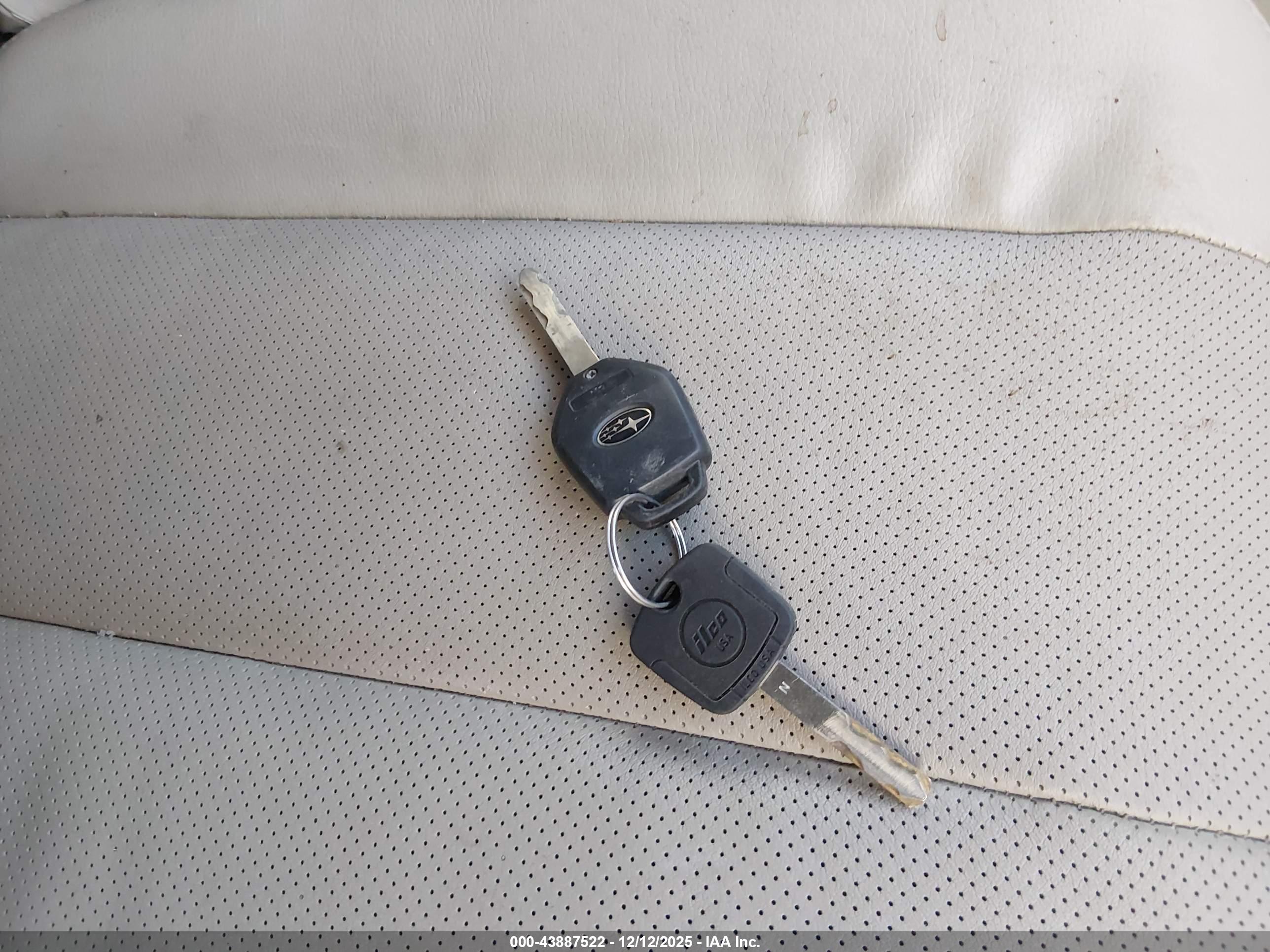 SUBARU OUTBACK image 11