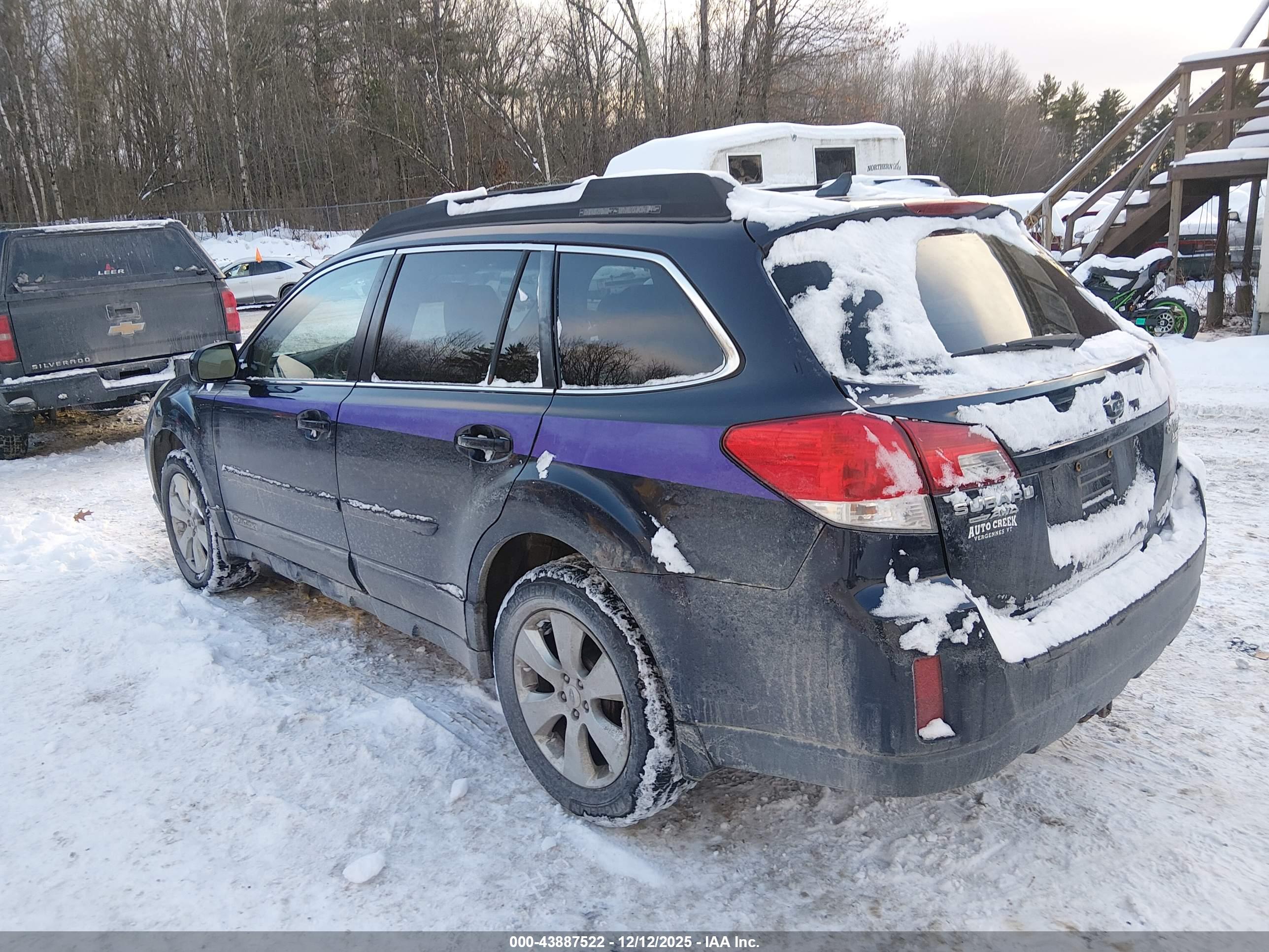 SUBARU OUTBACK image 3
