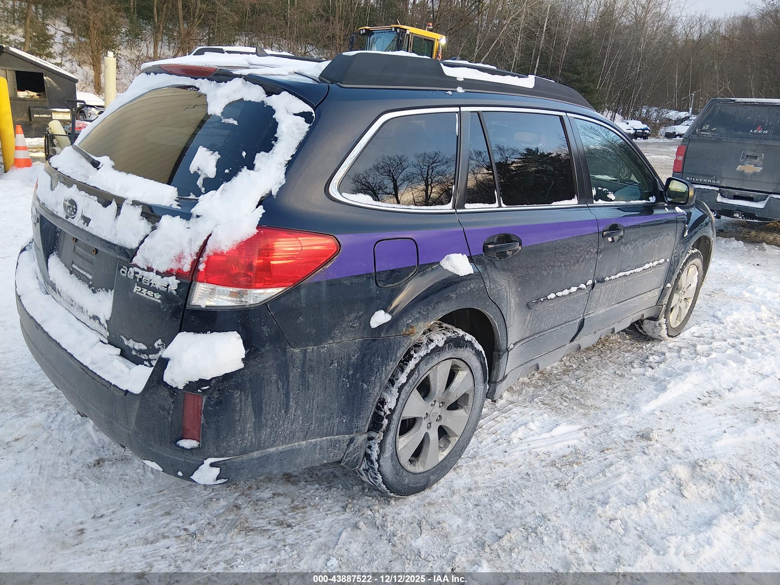 SUBARU OUTBACK image 4