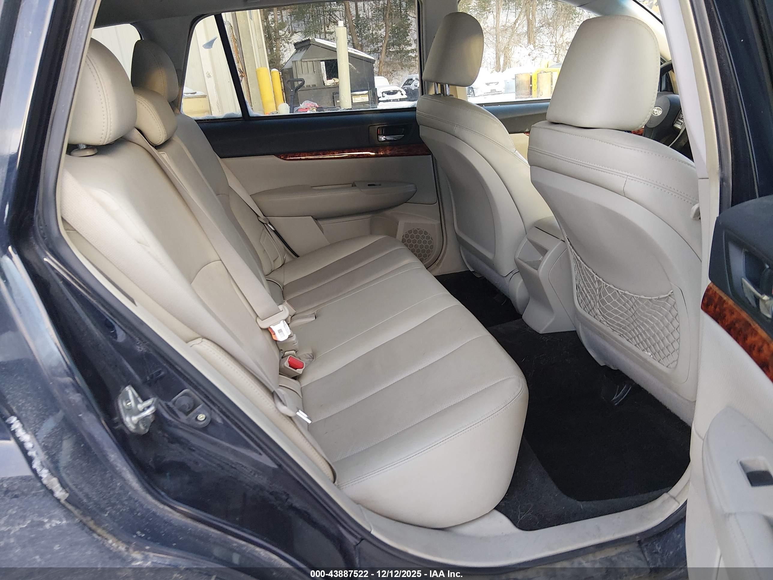 SUBARU OUTBACK image 8