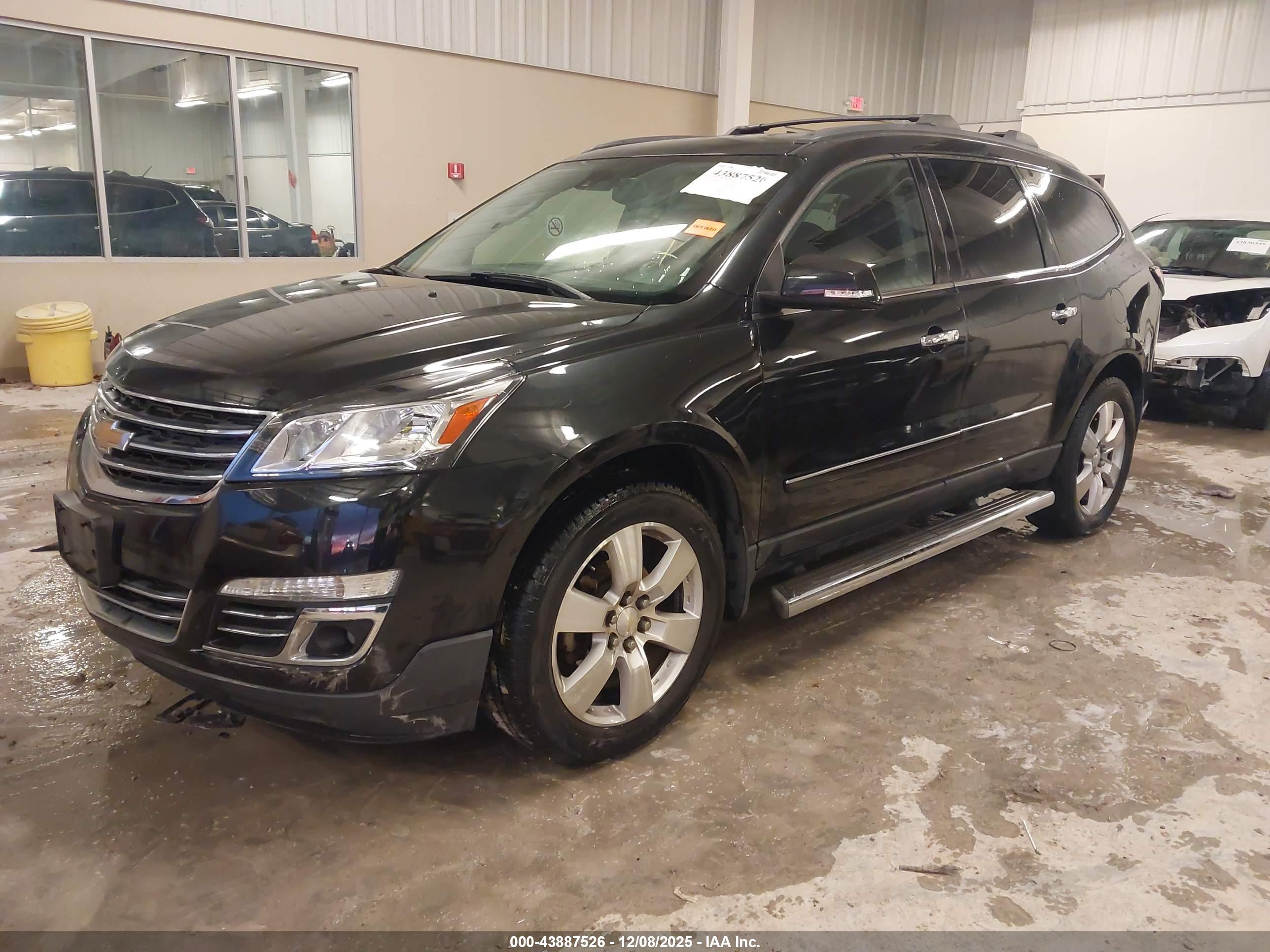 CHEVROLET TRAVERSE image 2