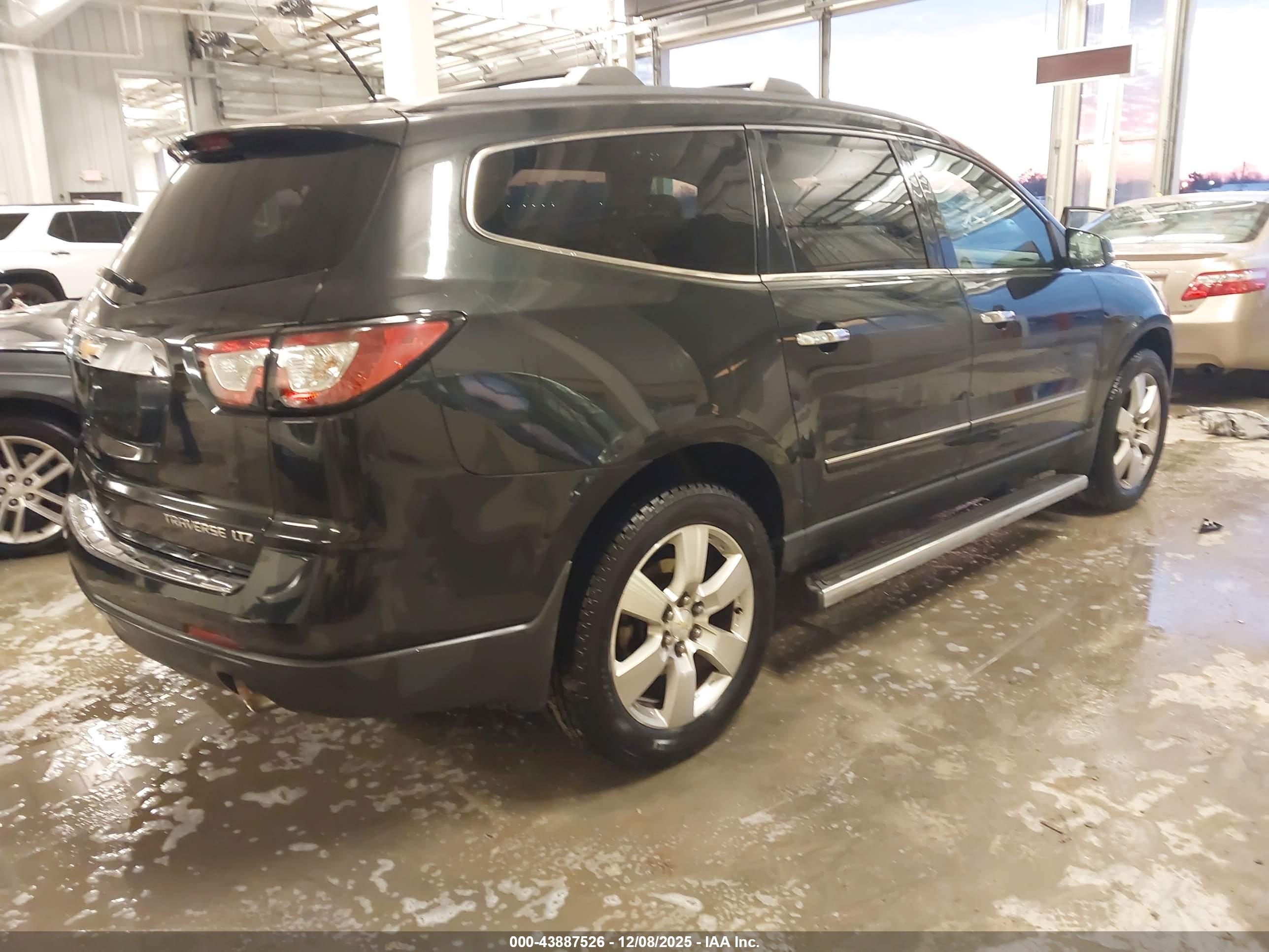 CHEVROLET TRAVERSE image 4