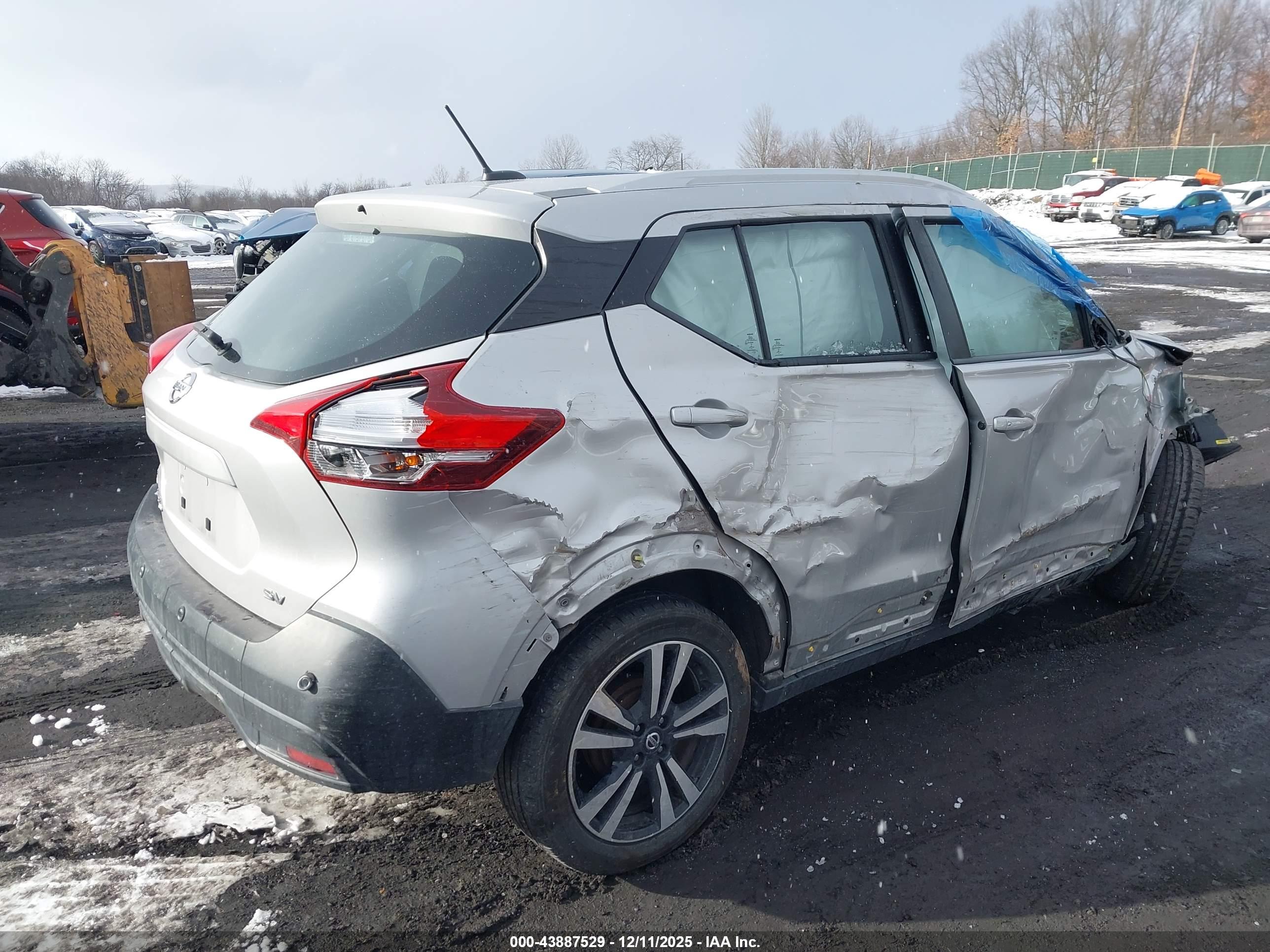 NISSAN KICKS image 4