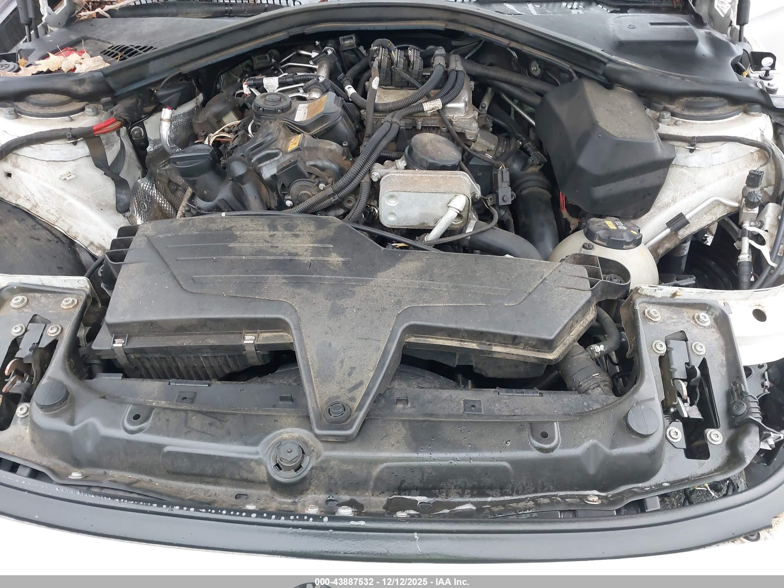BMW 320I image 10