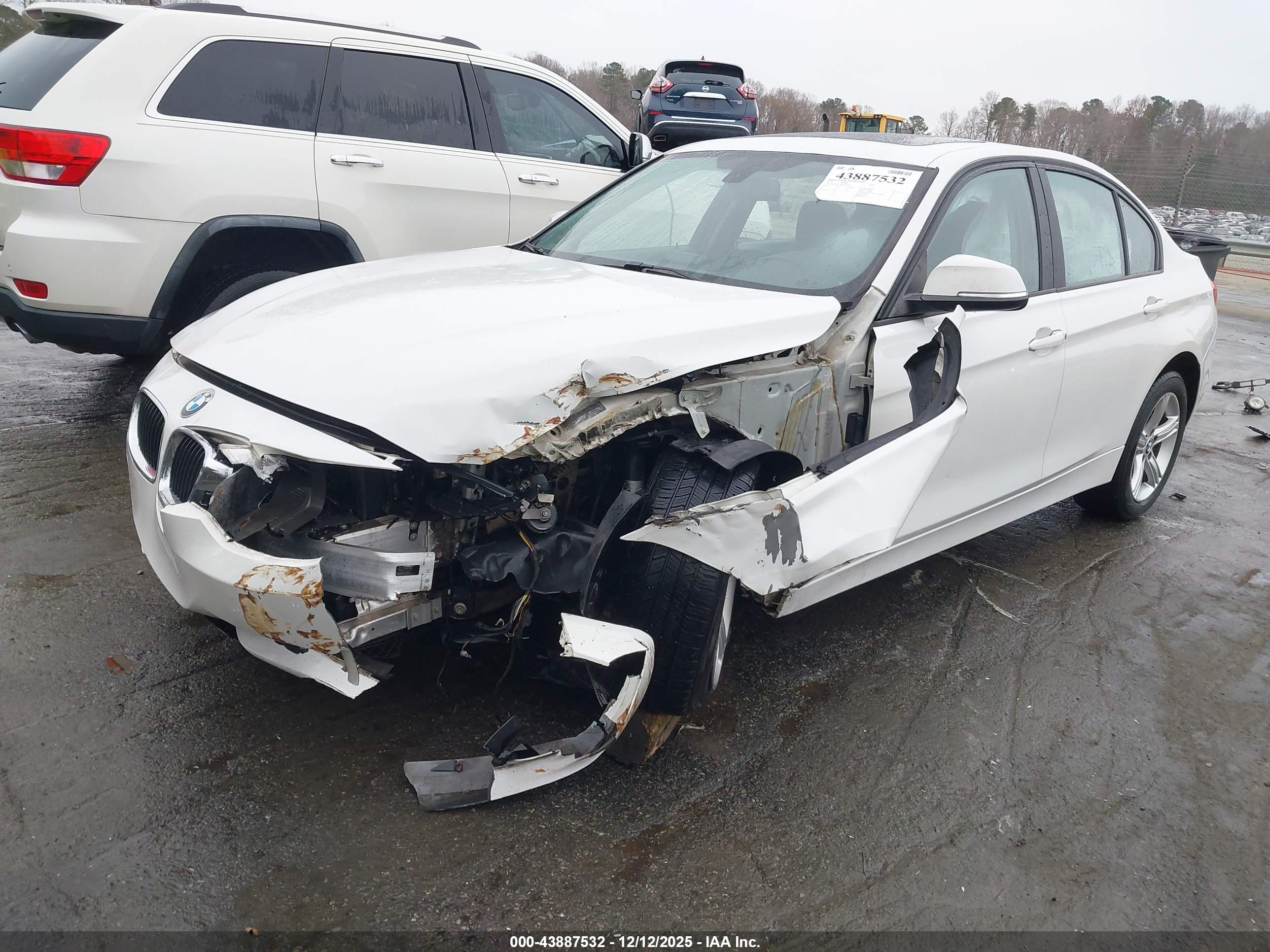 BMW 320I image 2