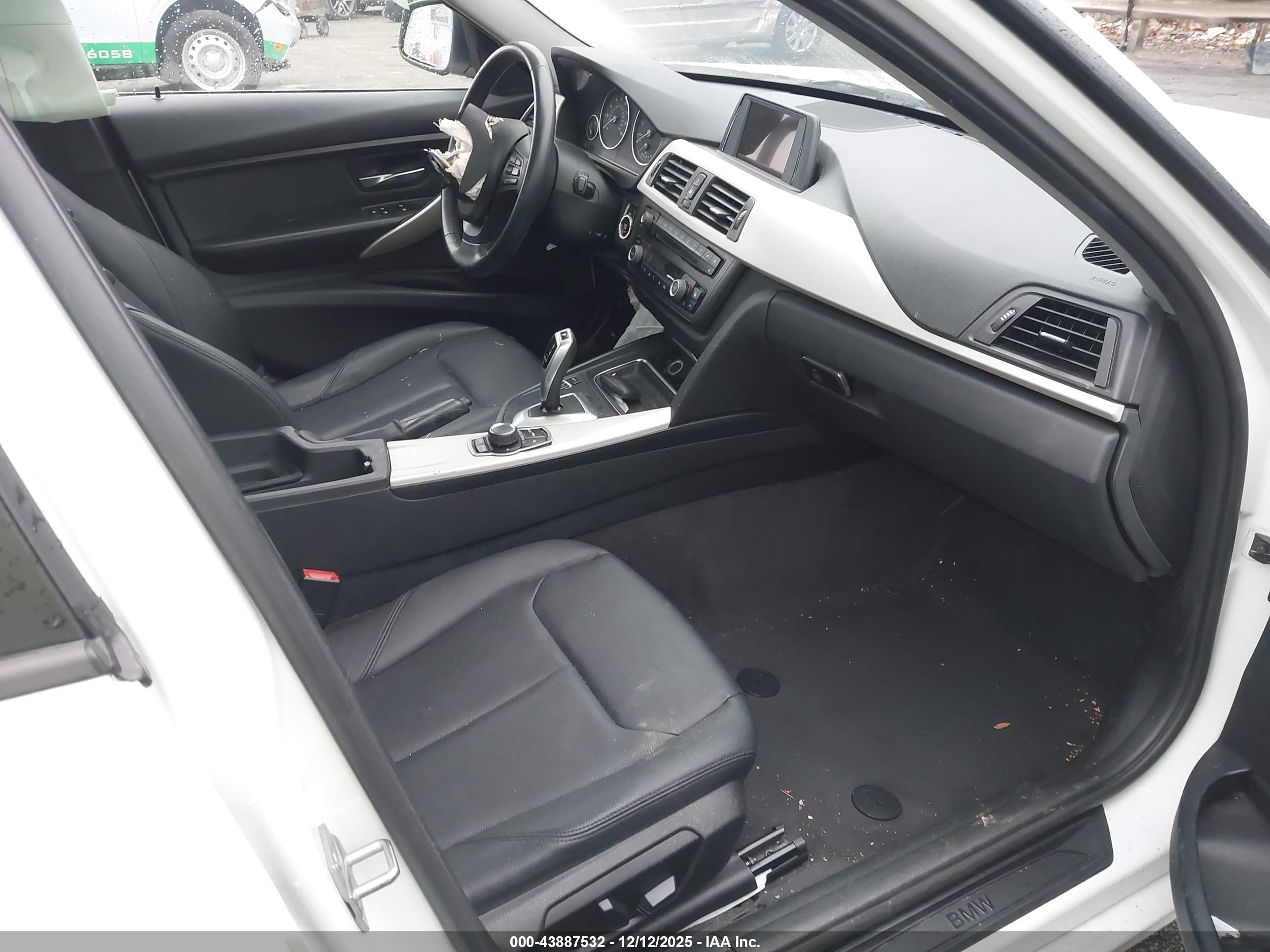 BMW 320I image 5