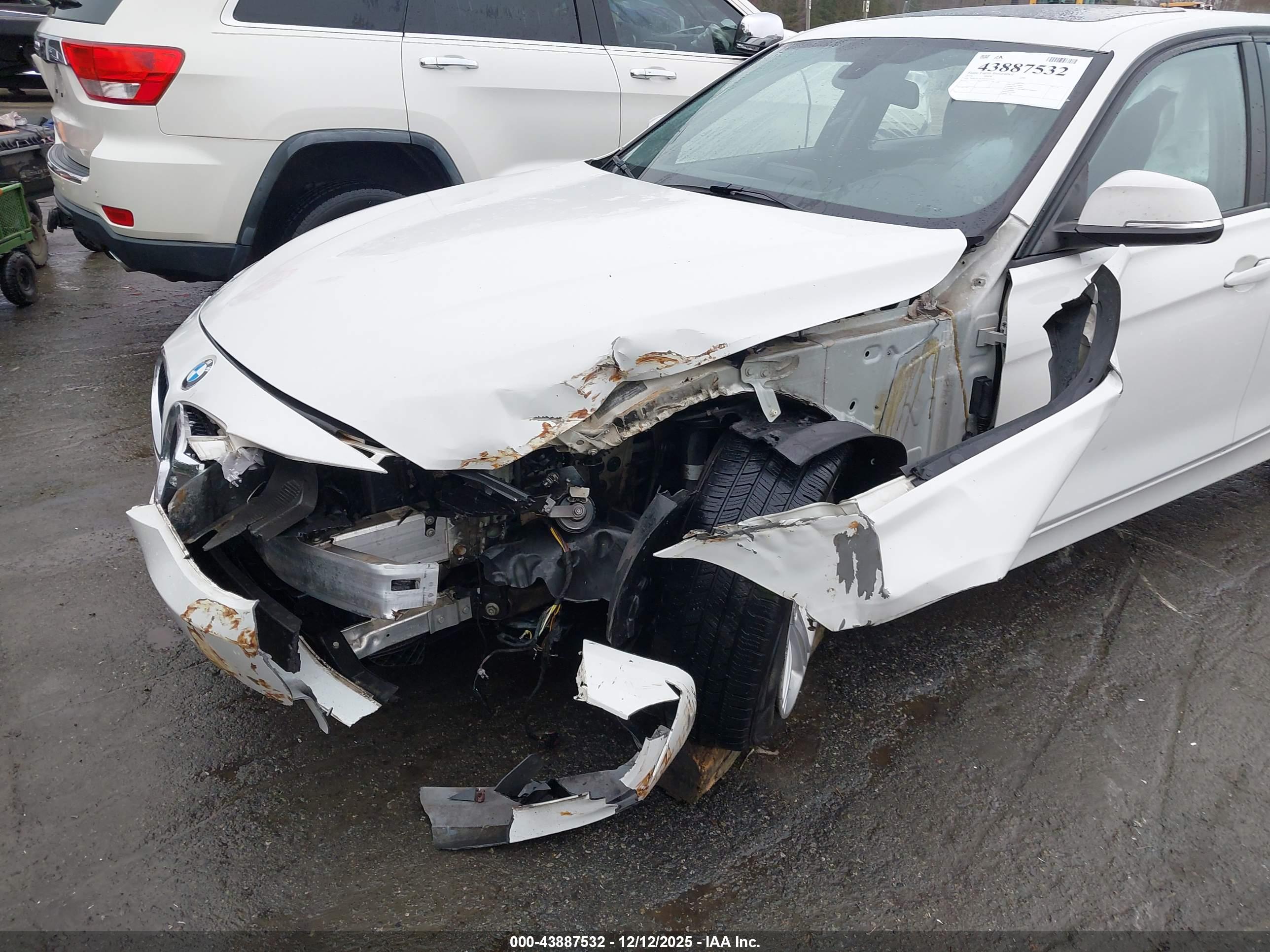 BMW 320I image 6