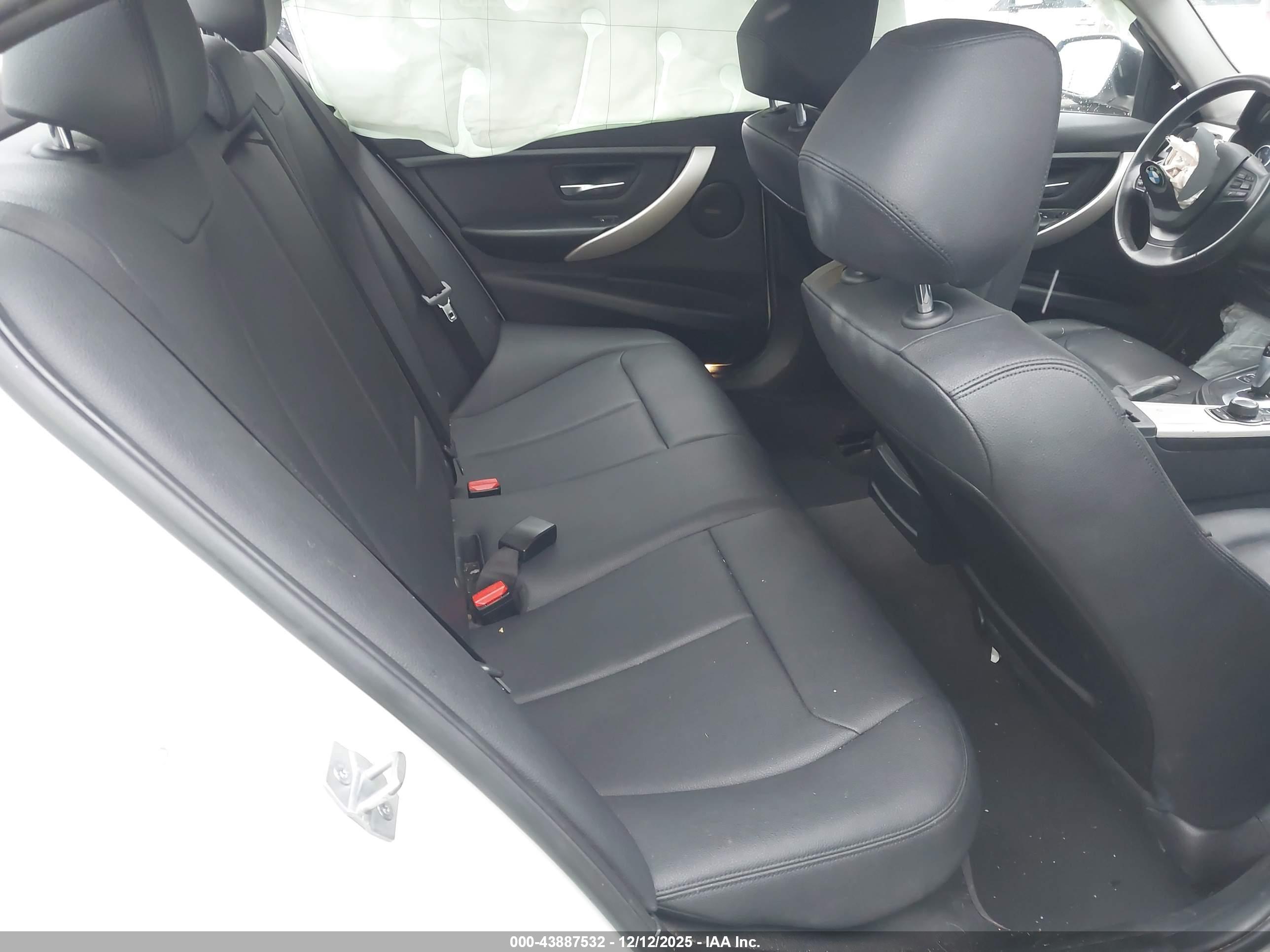BMW 320I image 8