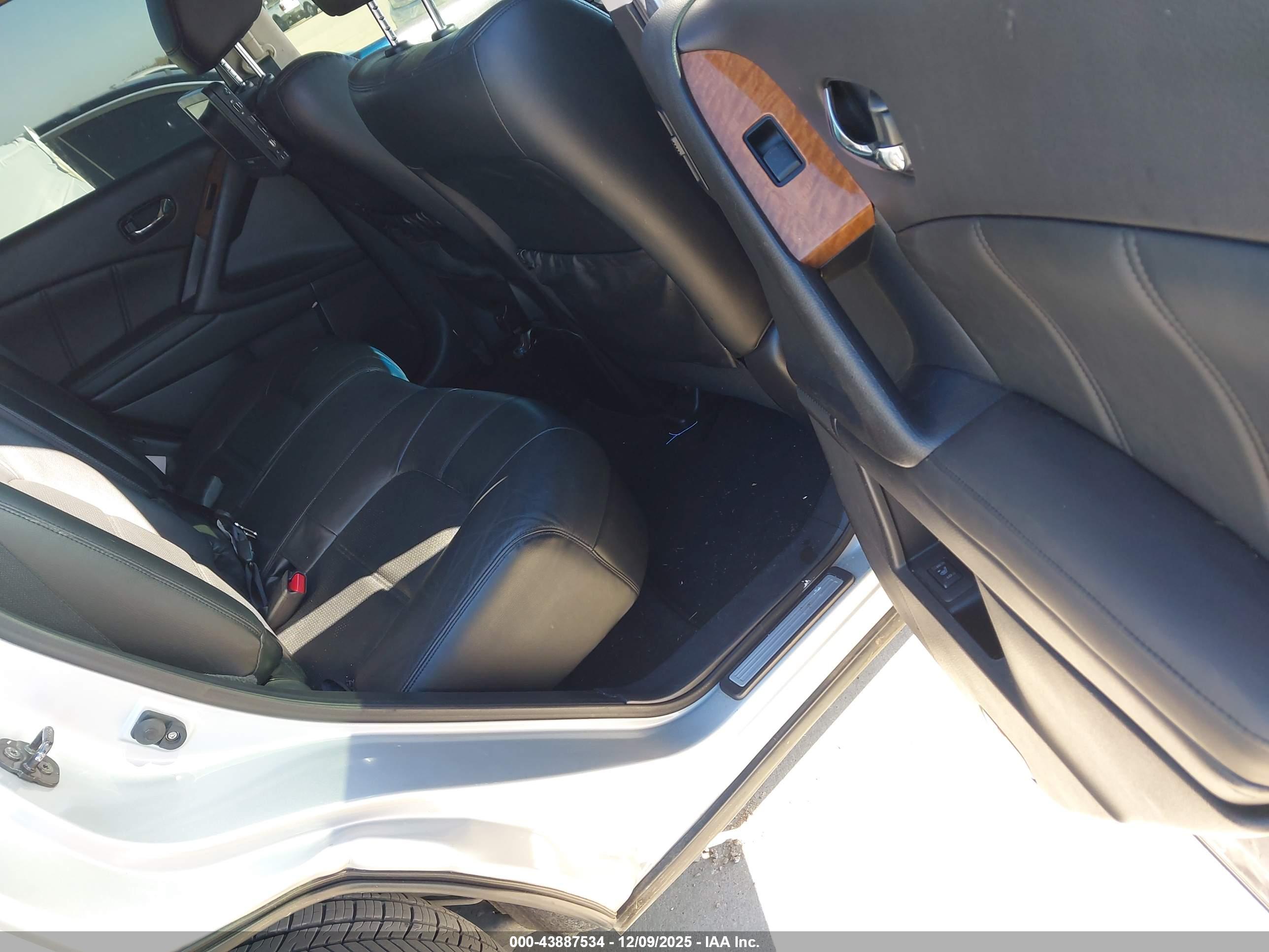 NISSAN MURANO image 8
