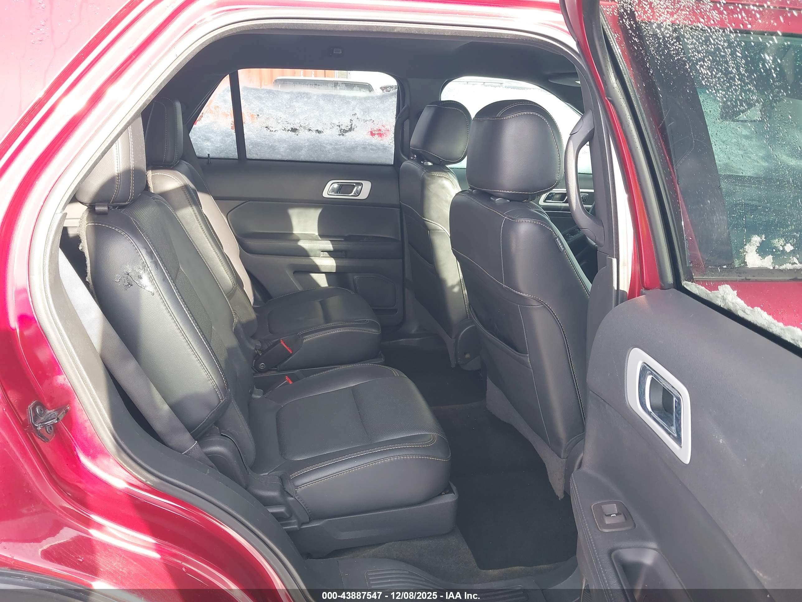 FORD EXPLORER image 8