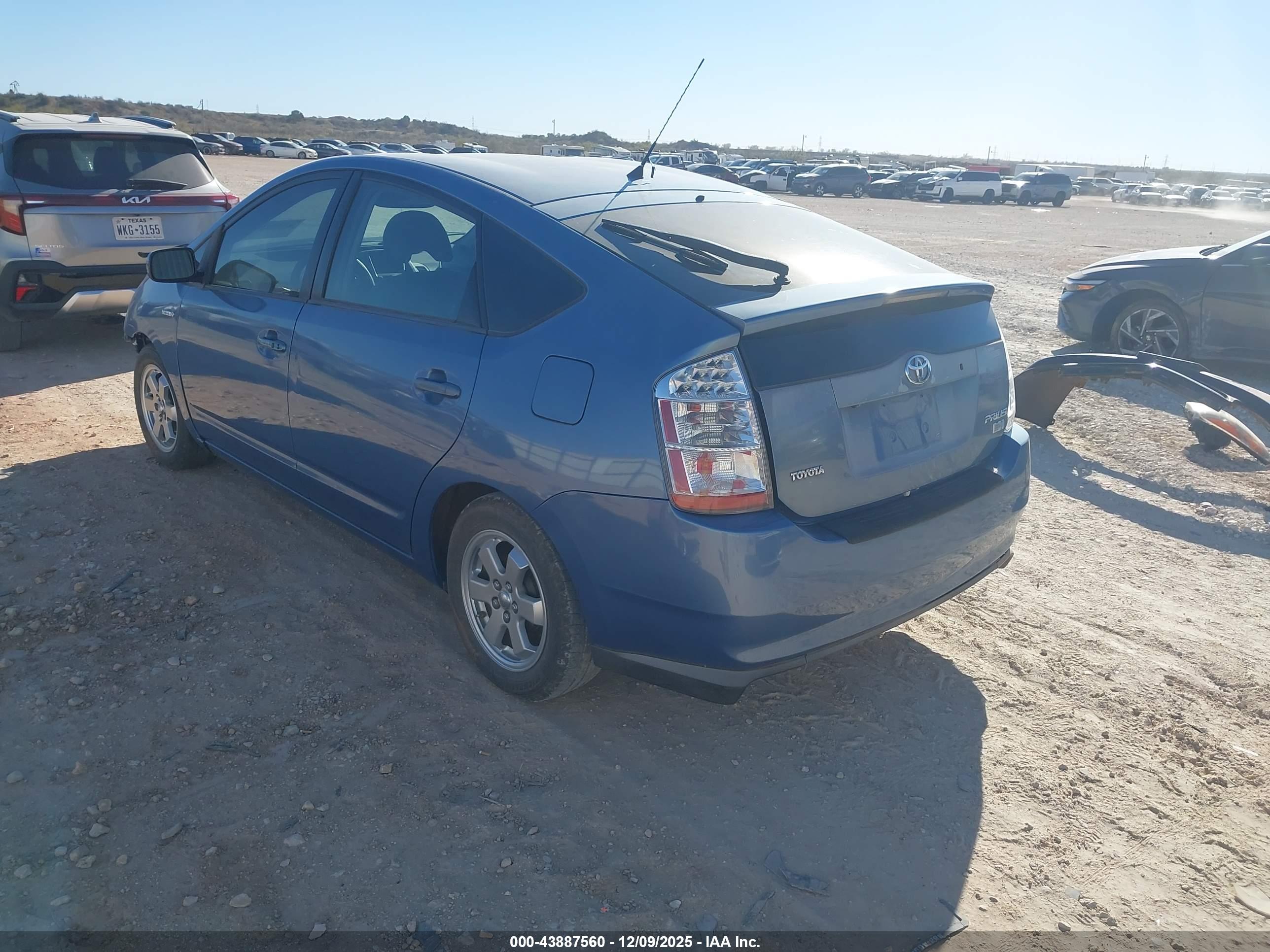 TOYOTA PRIUS image 3