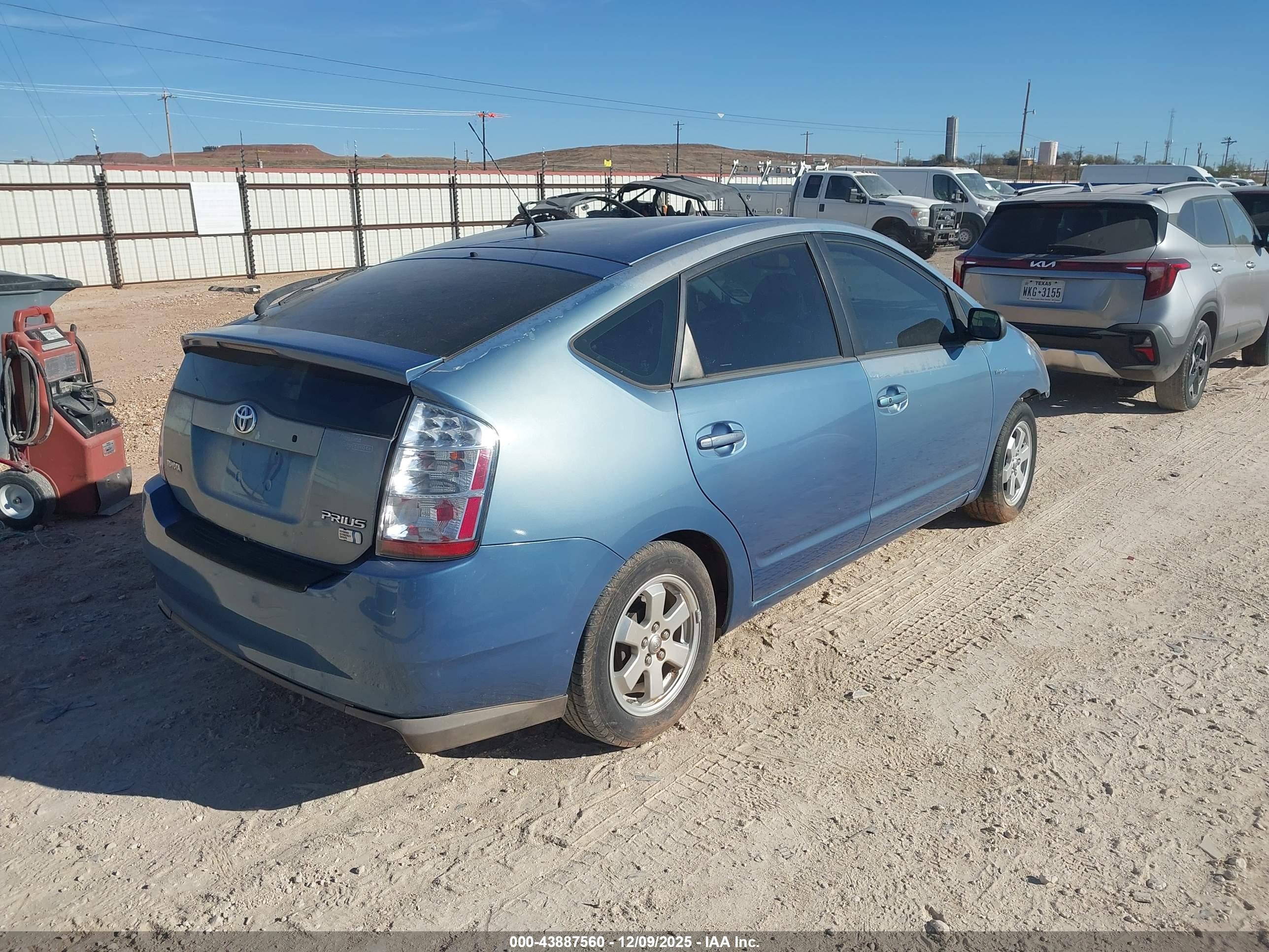 TOYOTA PRIUS image 4