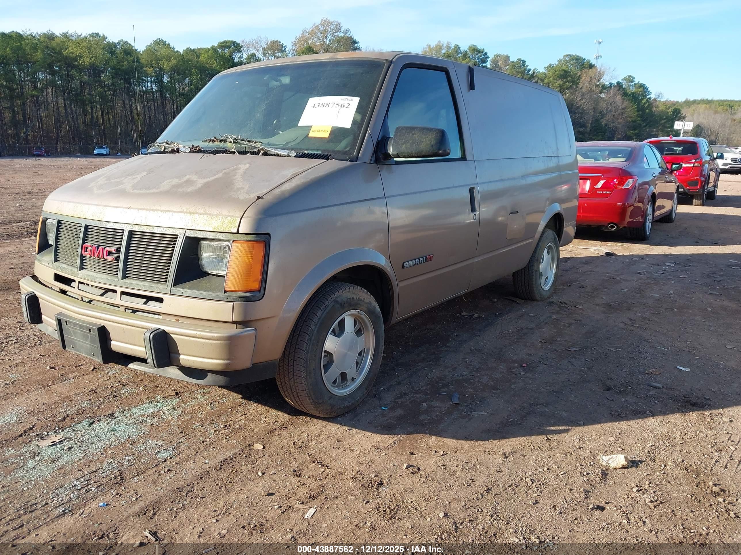 GMC SAFARI image 2