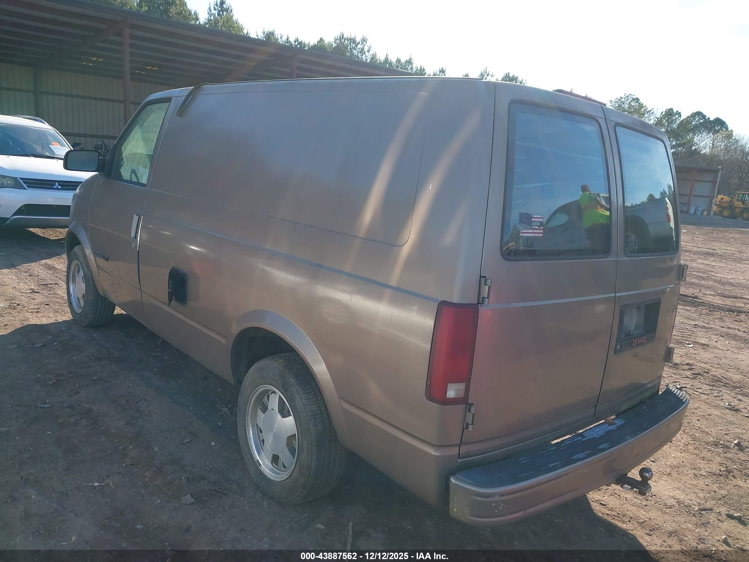 GMC SAFARI image 3