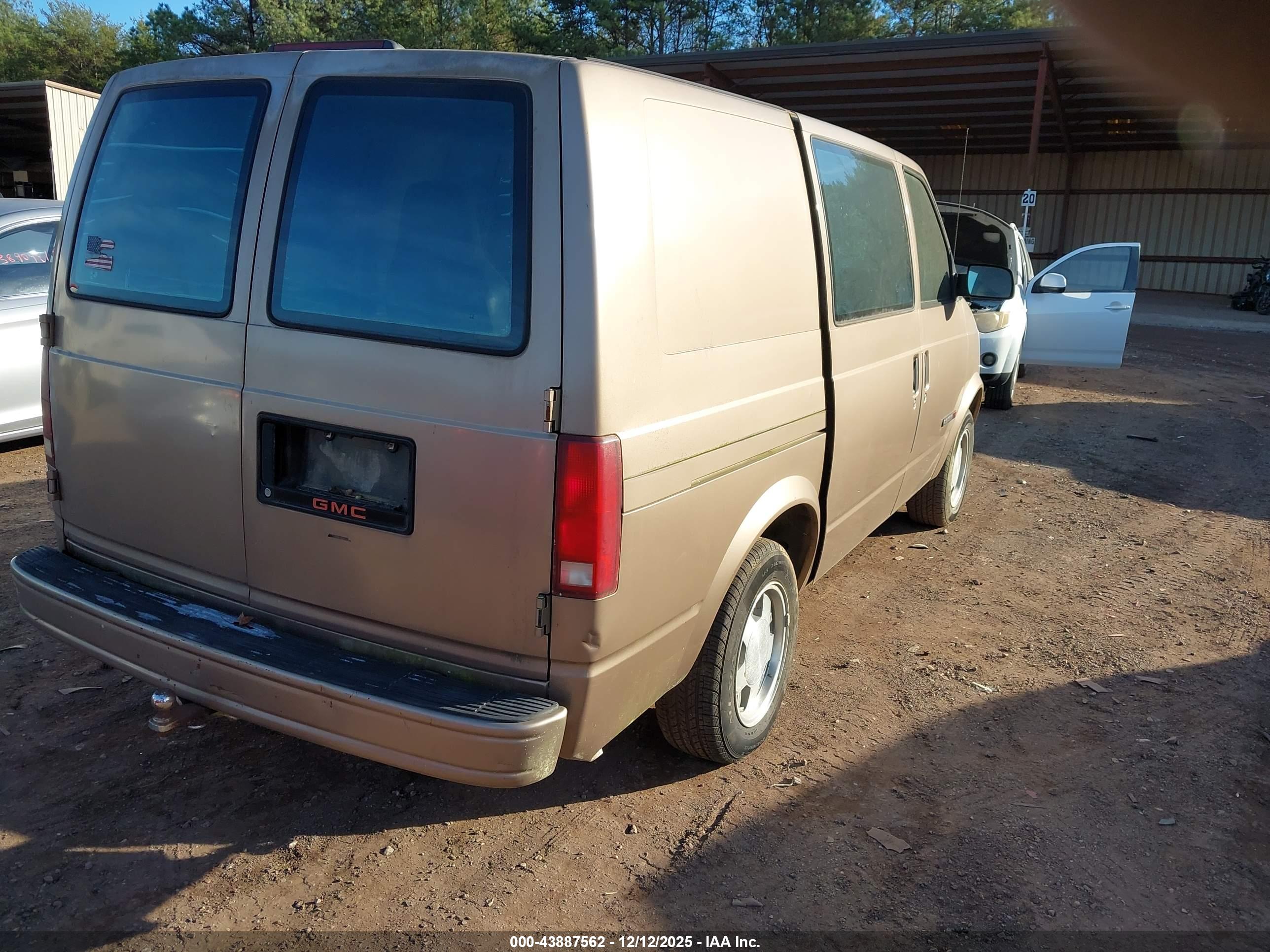 GMC SAFARI image 4