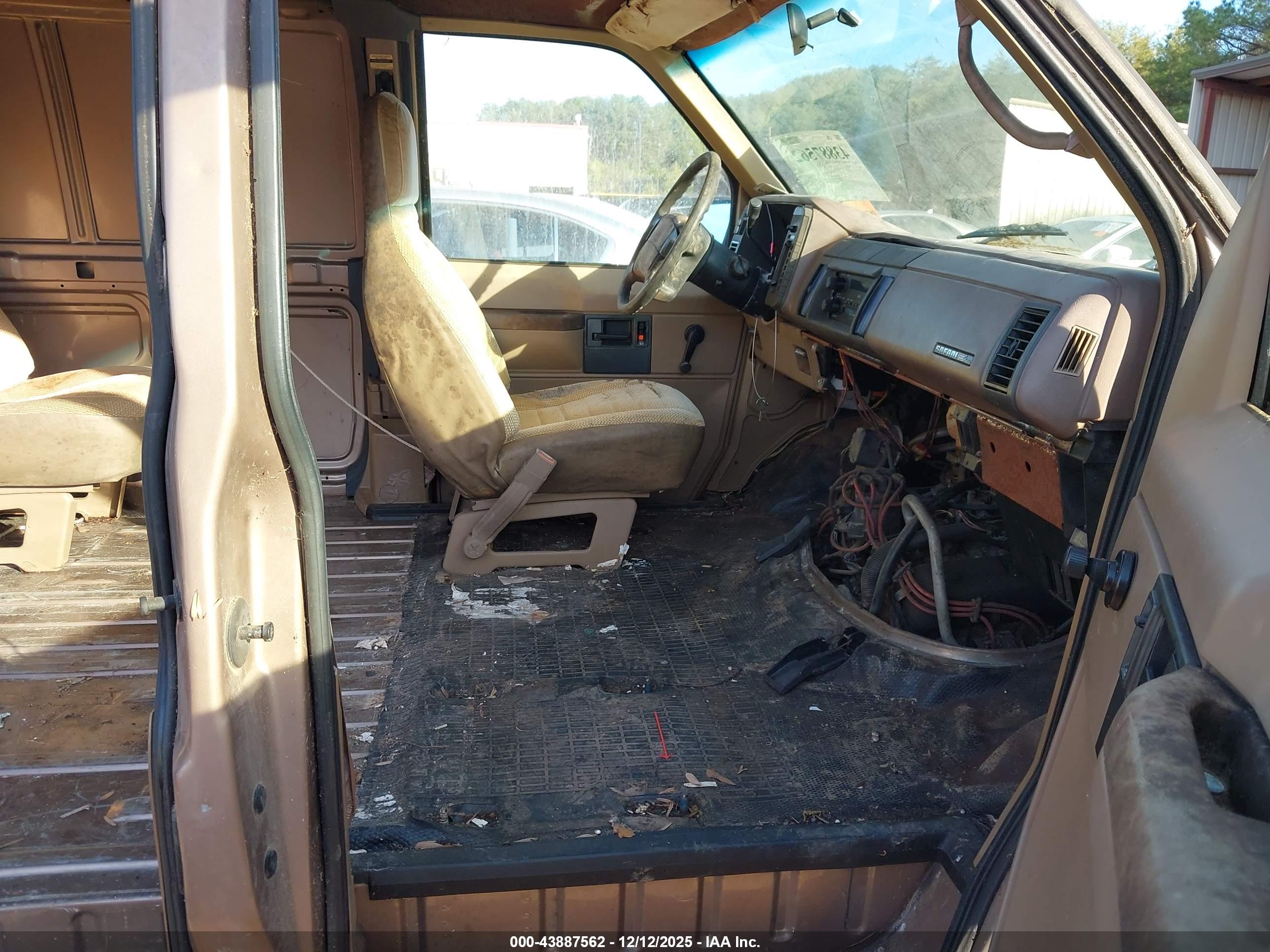 GMC SAFARI image 5