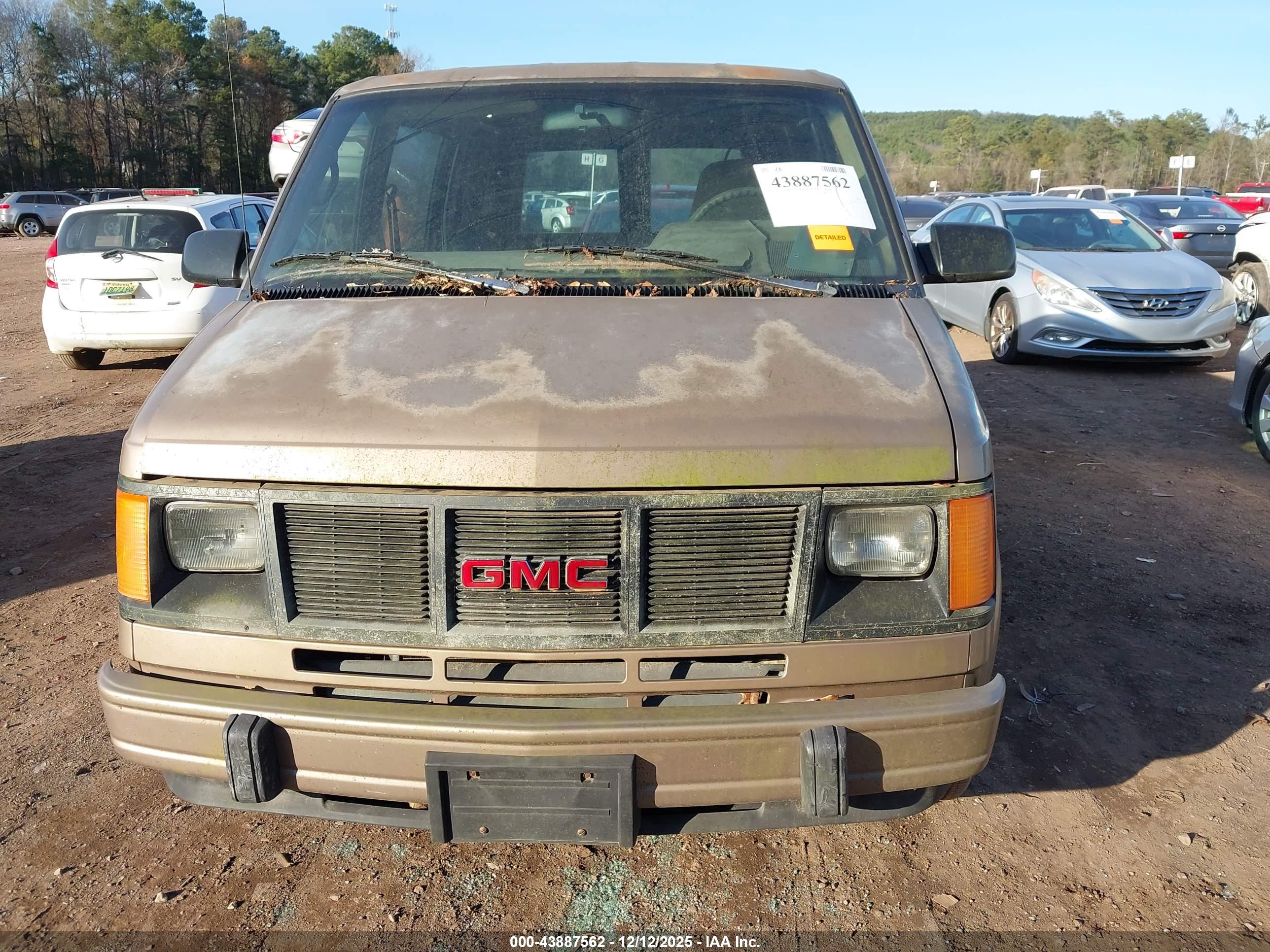 GMC SAFARI image 6