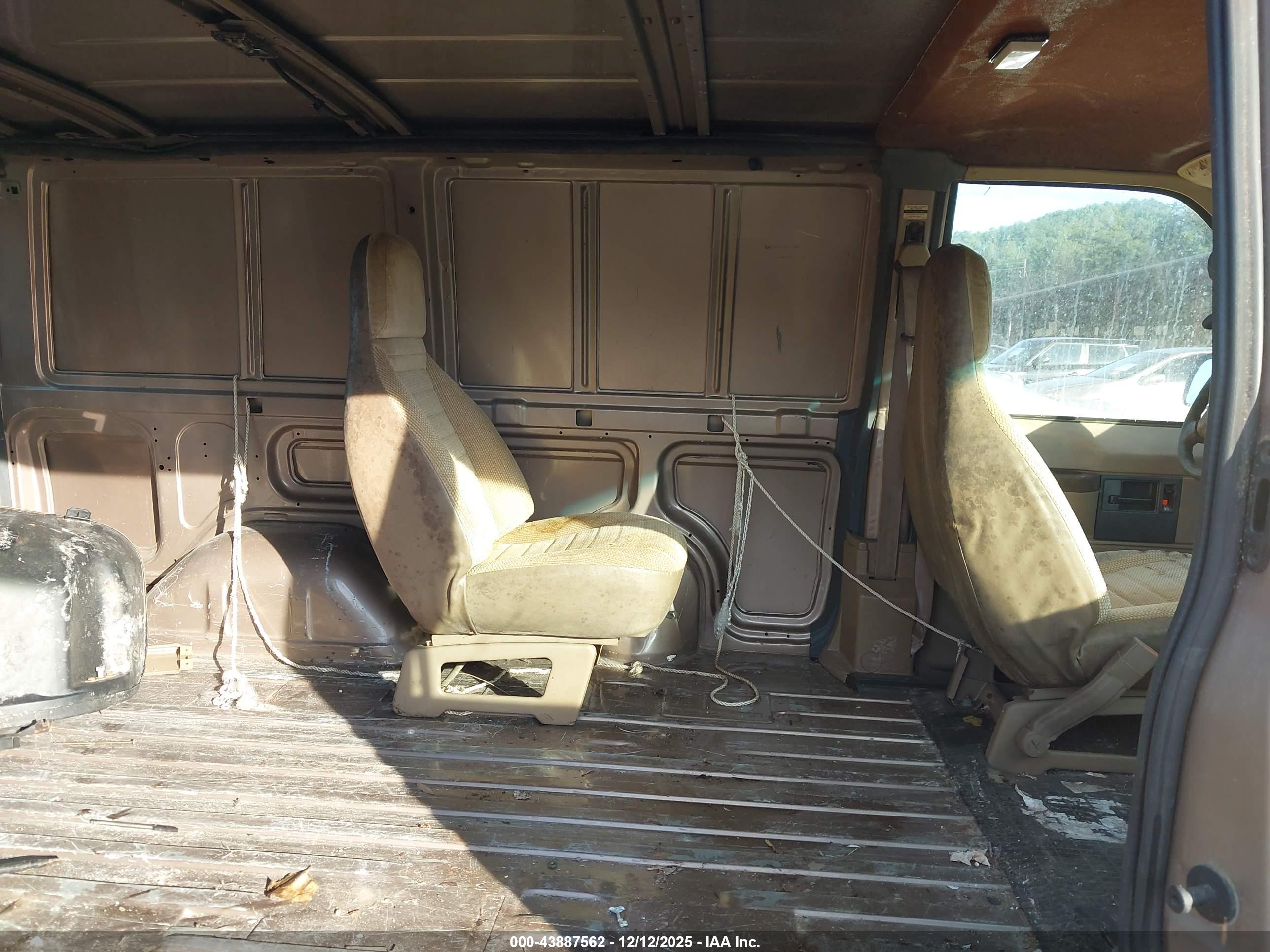 GMC SAFARI image 8