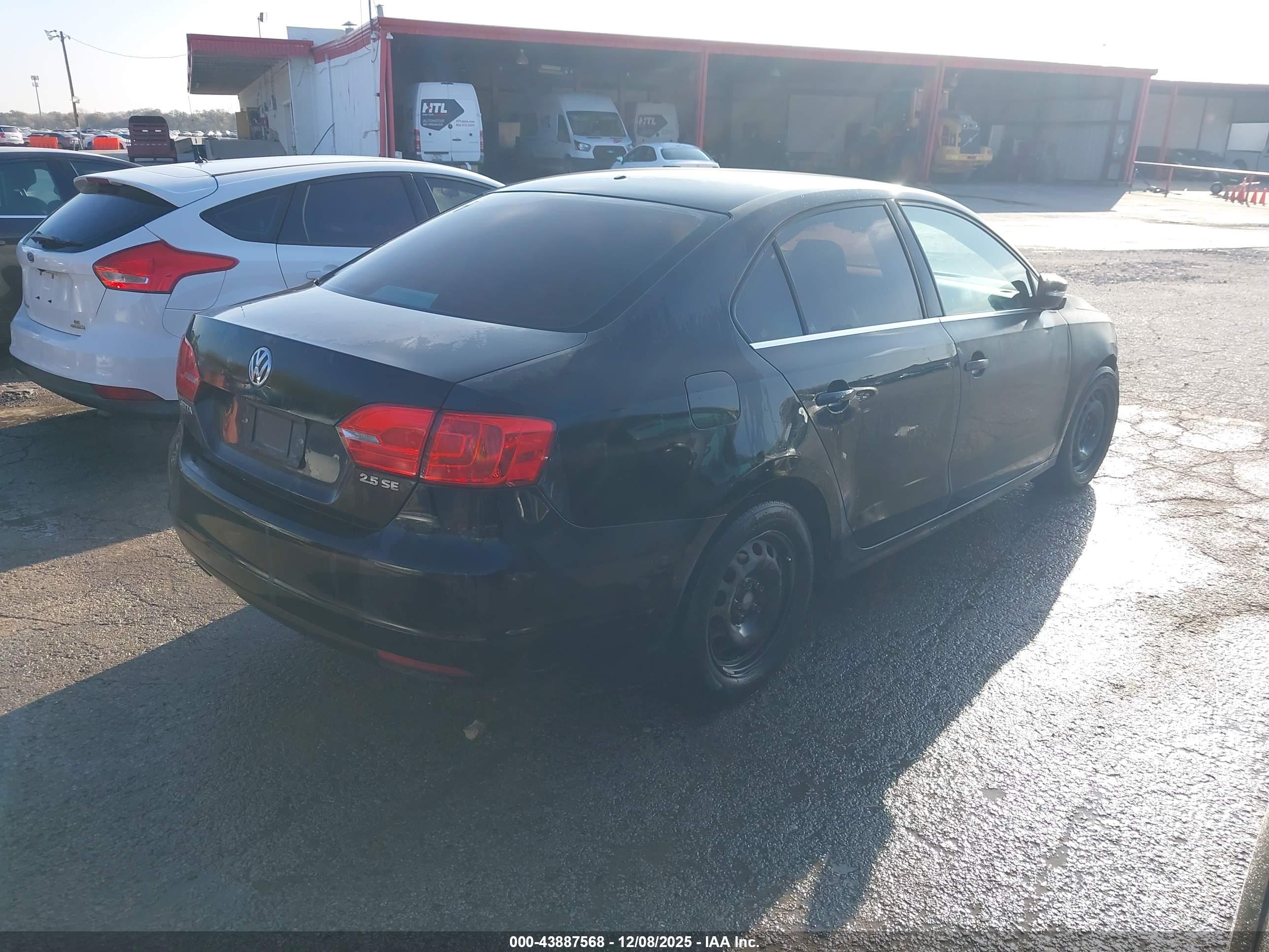 VOLKSWAGEN JETTA image 4