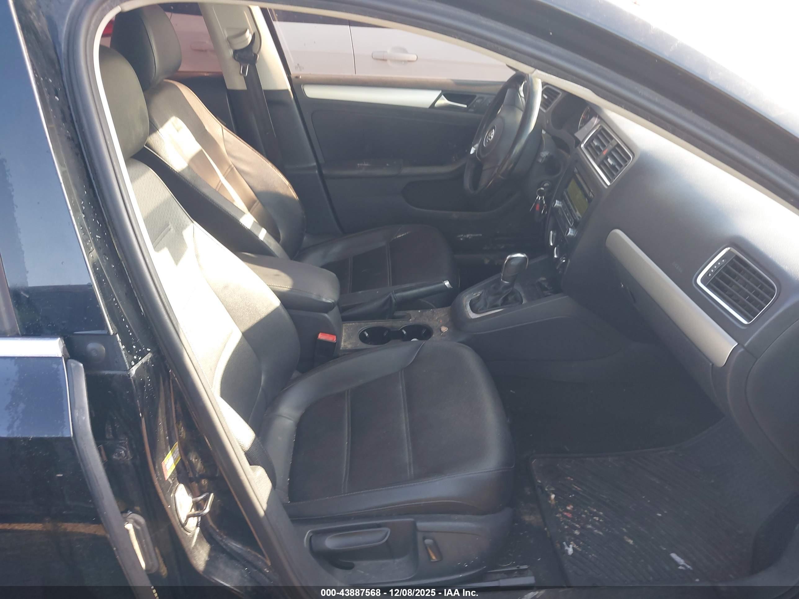 VOLKSWAGEN JETTA image 5