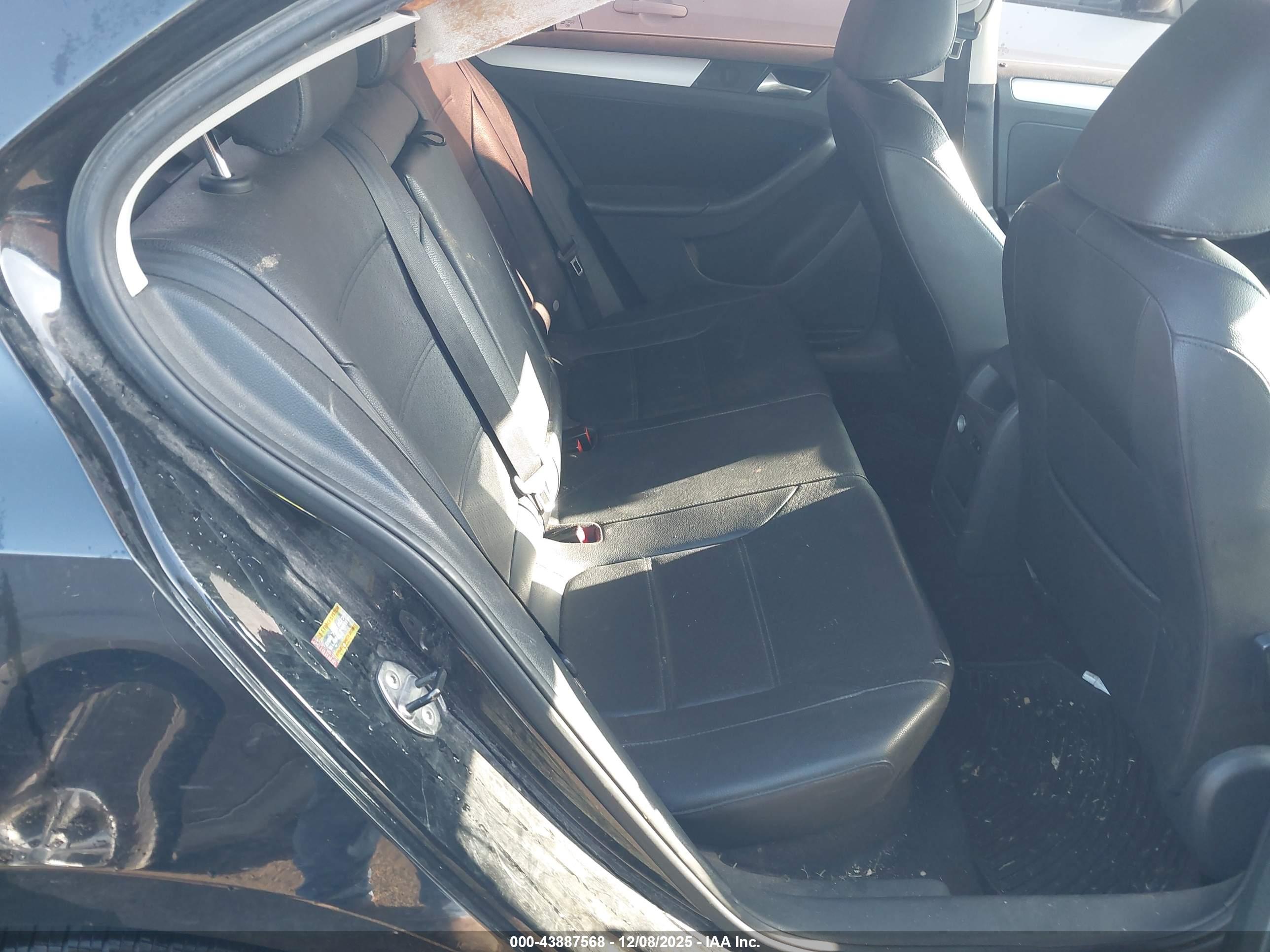 VOLKSWAGEN JETTA image 8