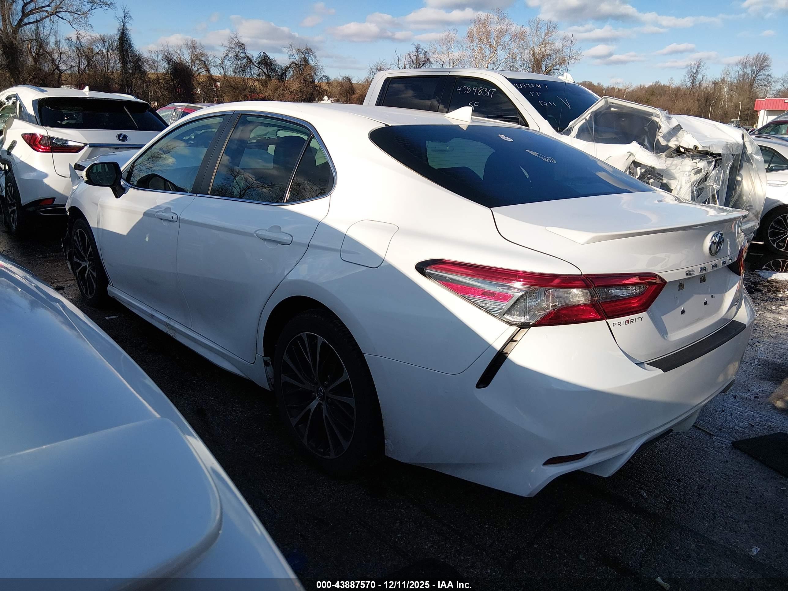 TOYOTA CAMRY image 3