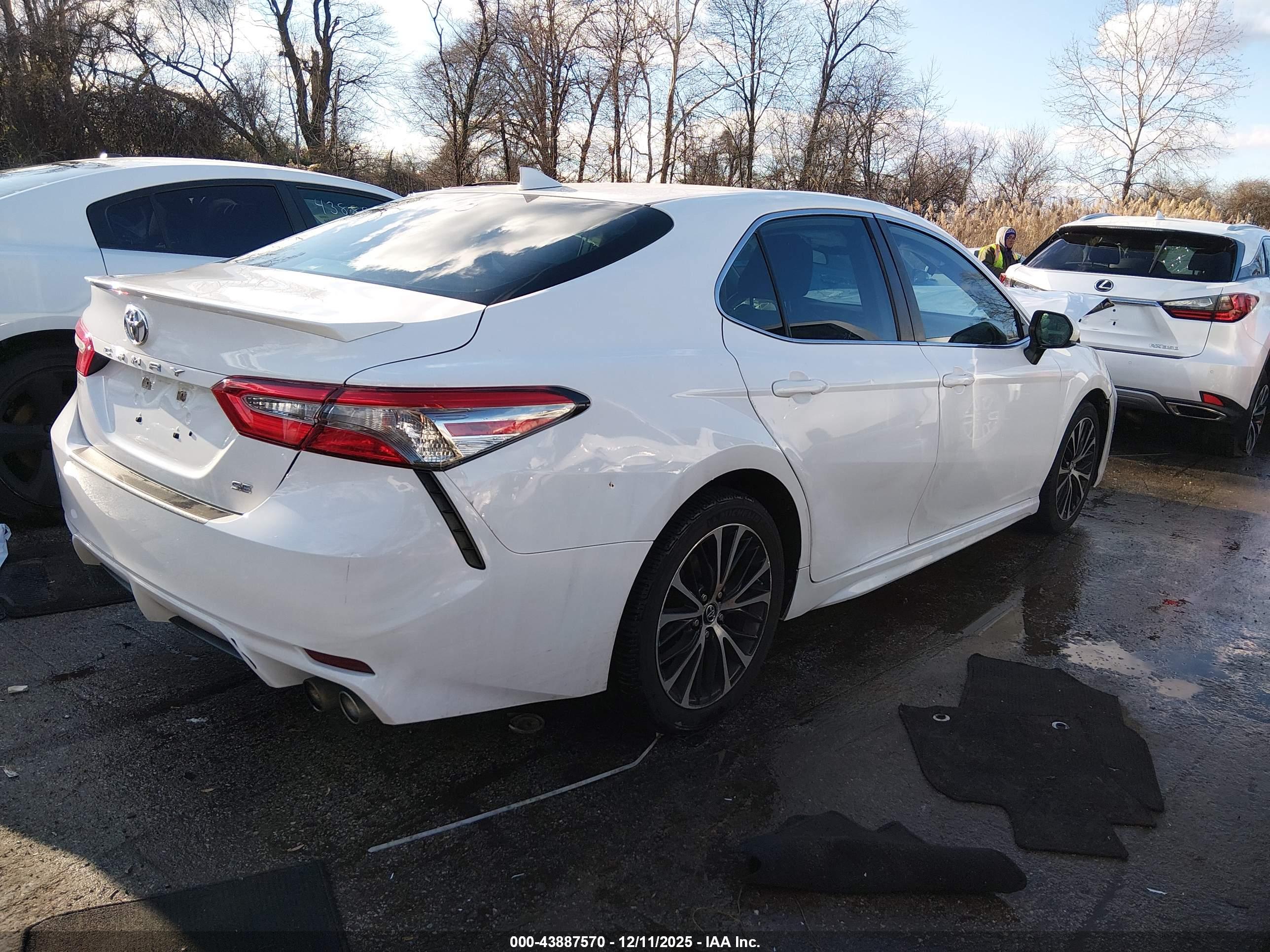 TOYOTA CAMRY image 4