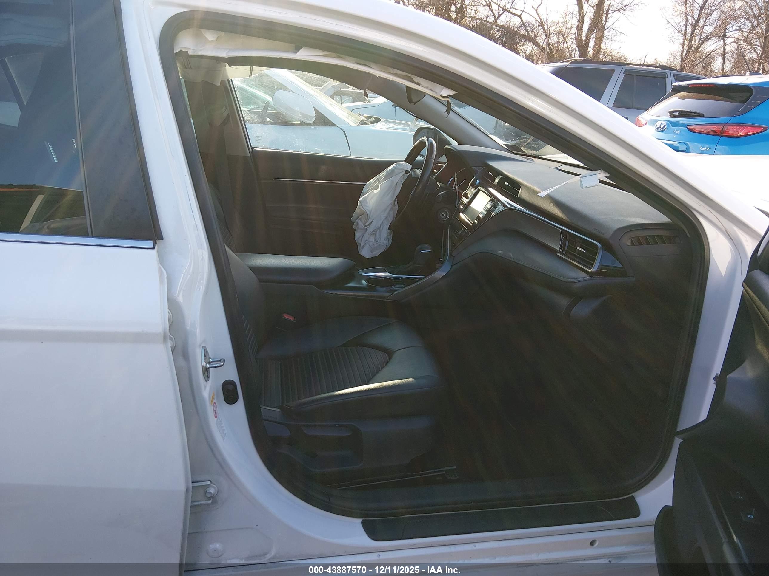 TOYOTA CAMRY image 5