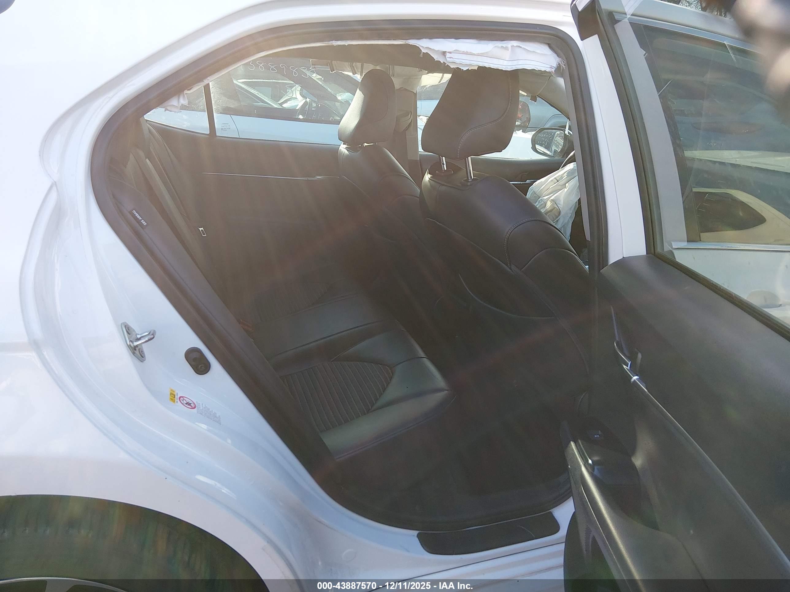 TOYOTA CAMRY image 8