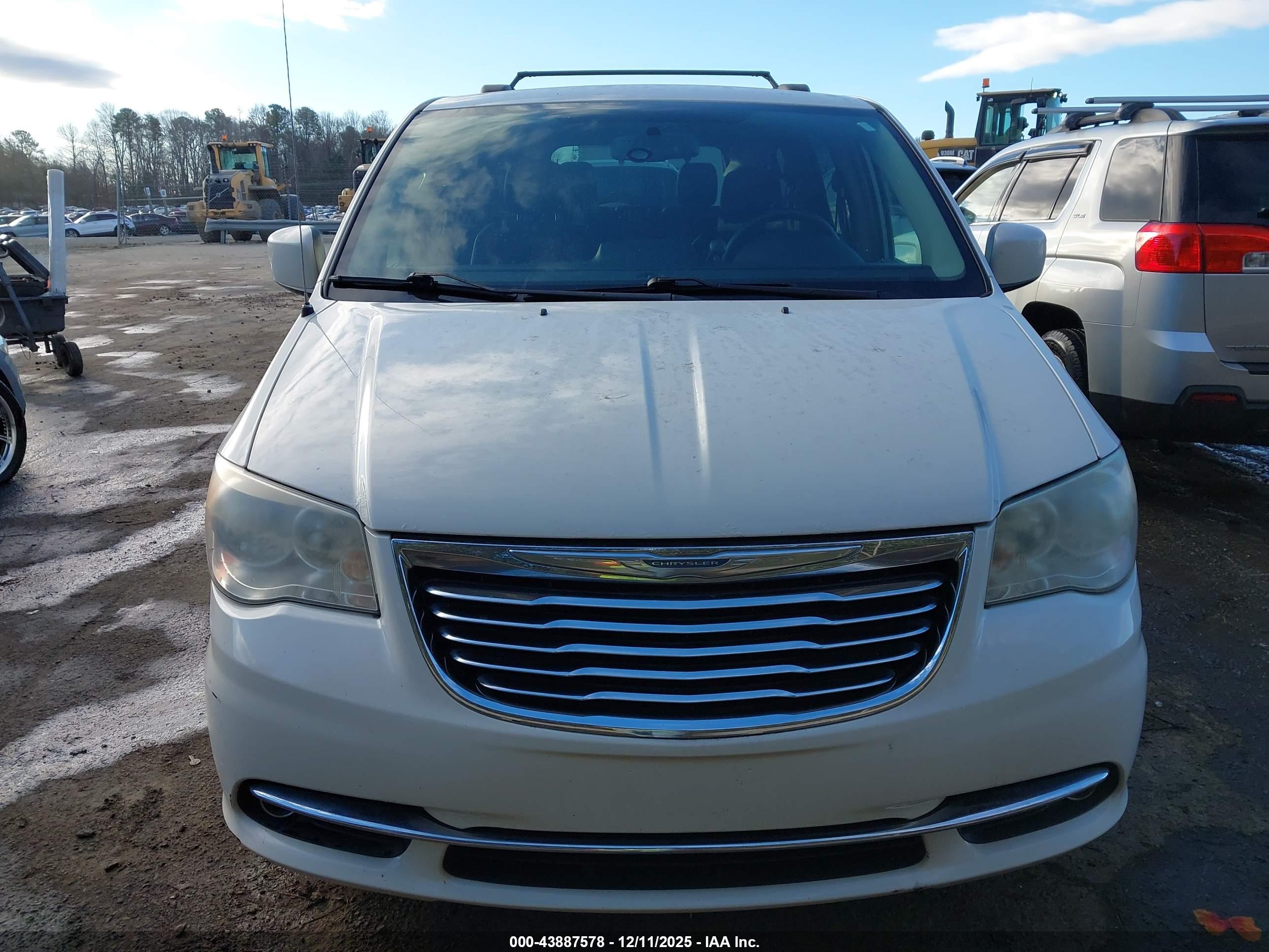 CHRYSLER TOWN image 6