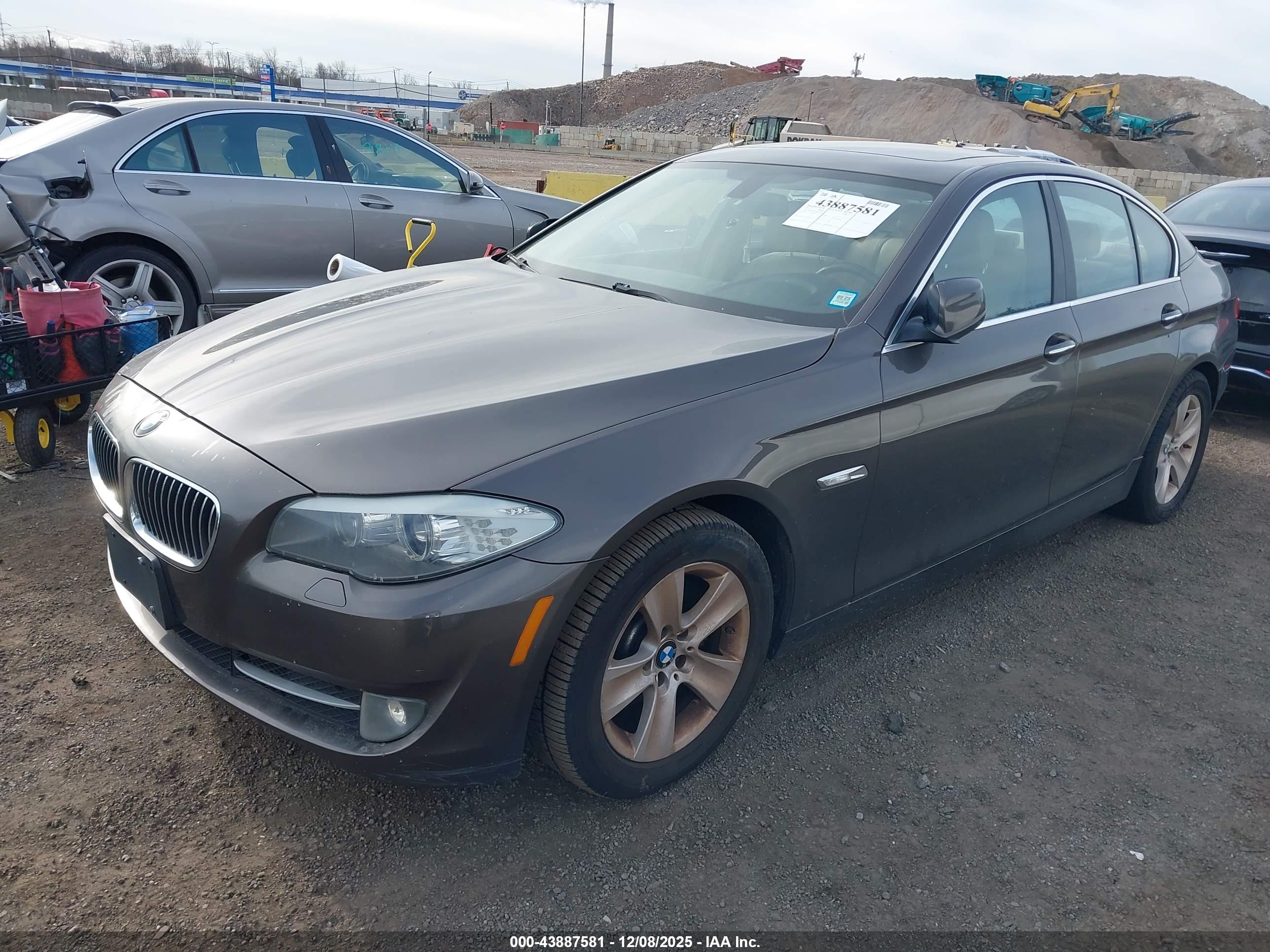 BMW 528I image 2