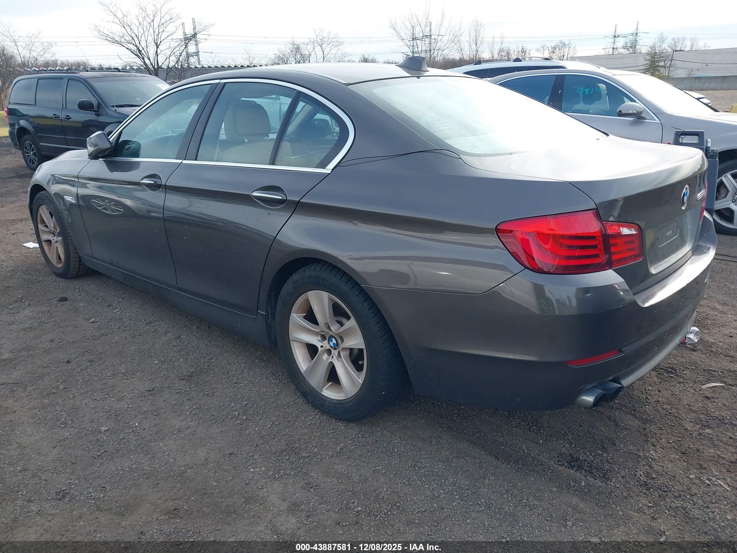 BMW 528I image 3