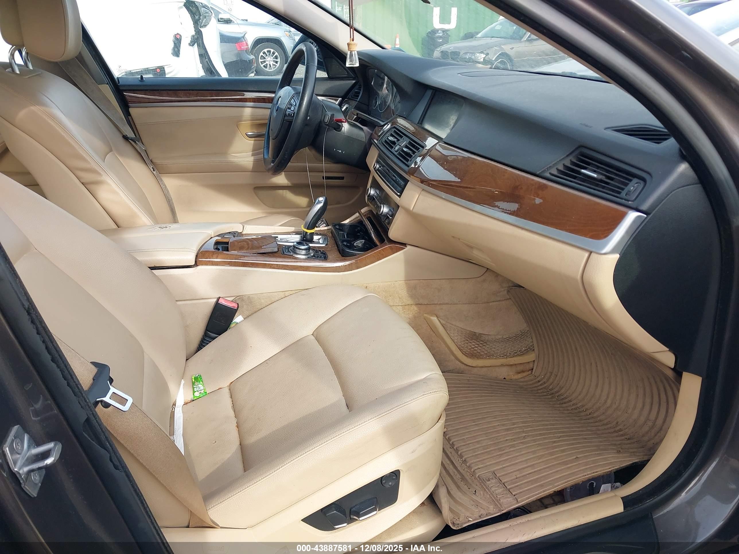 BMW 528I image 5