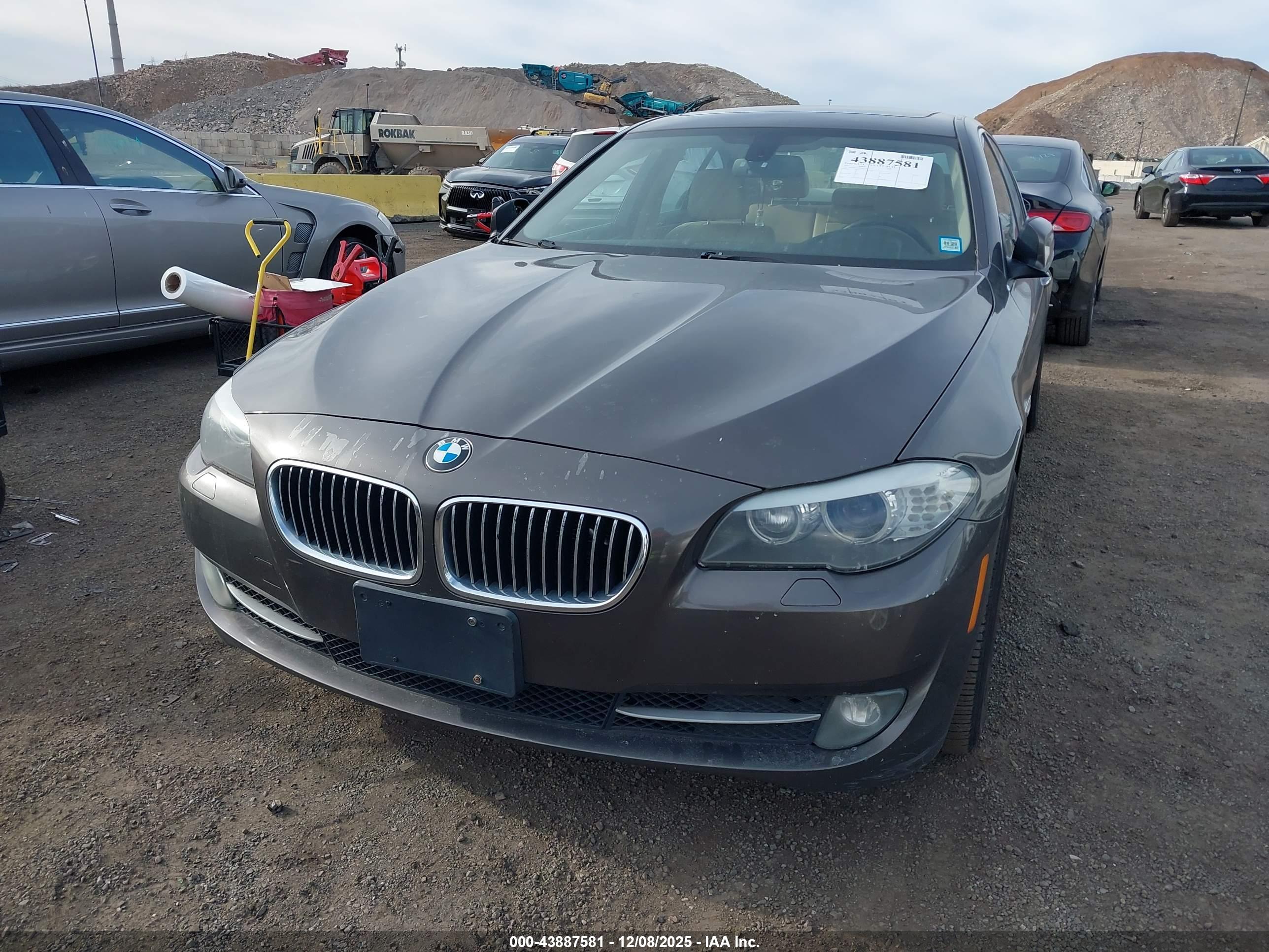 BMW 528I image 6