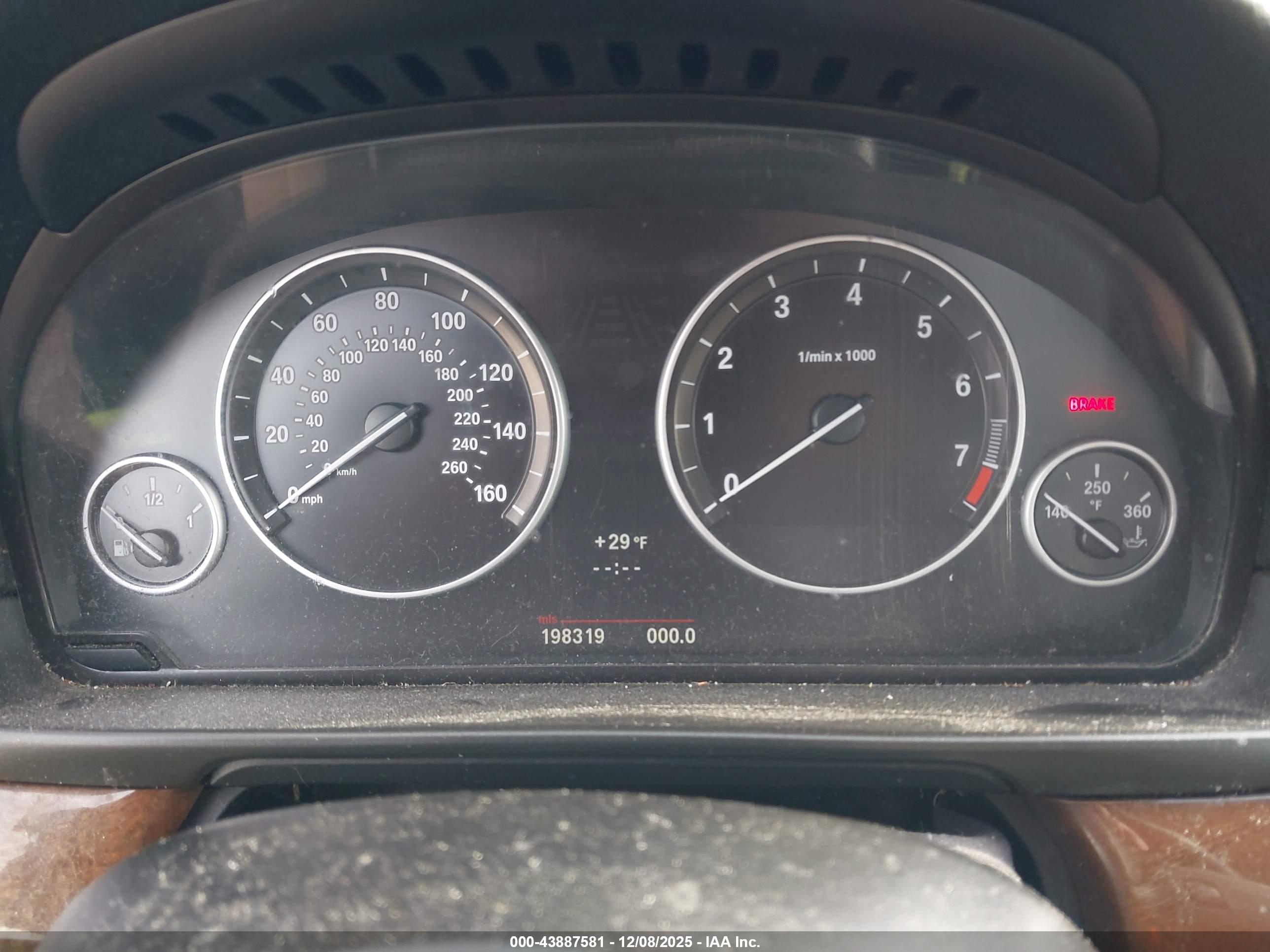 BMW 528I image 7