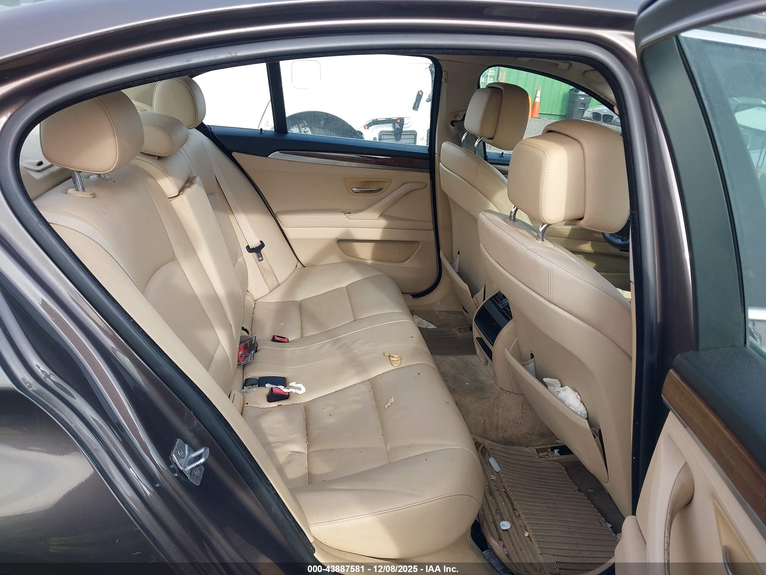 BMW 528I image 8