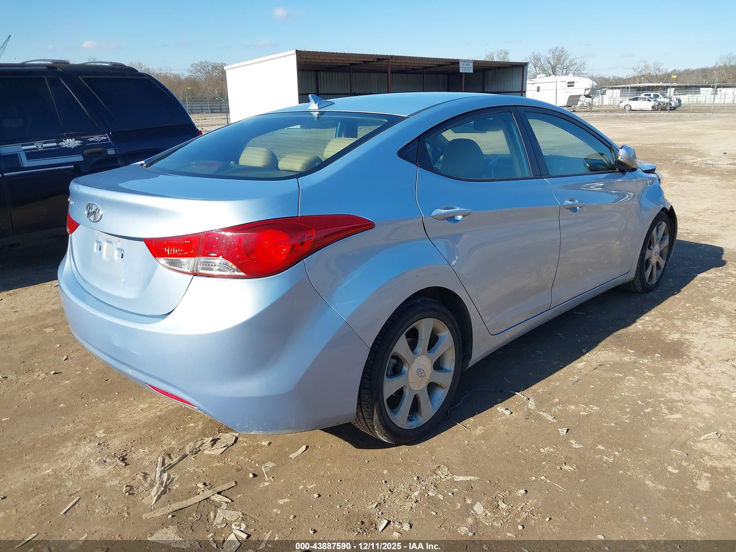 HYUNDAI ELANTRA image 4