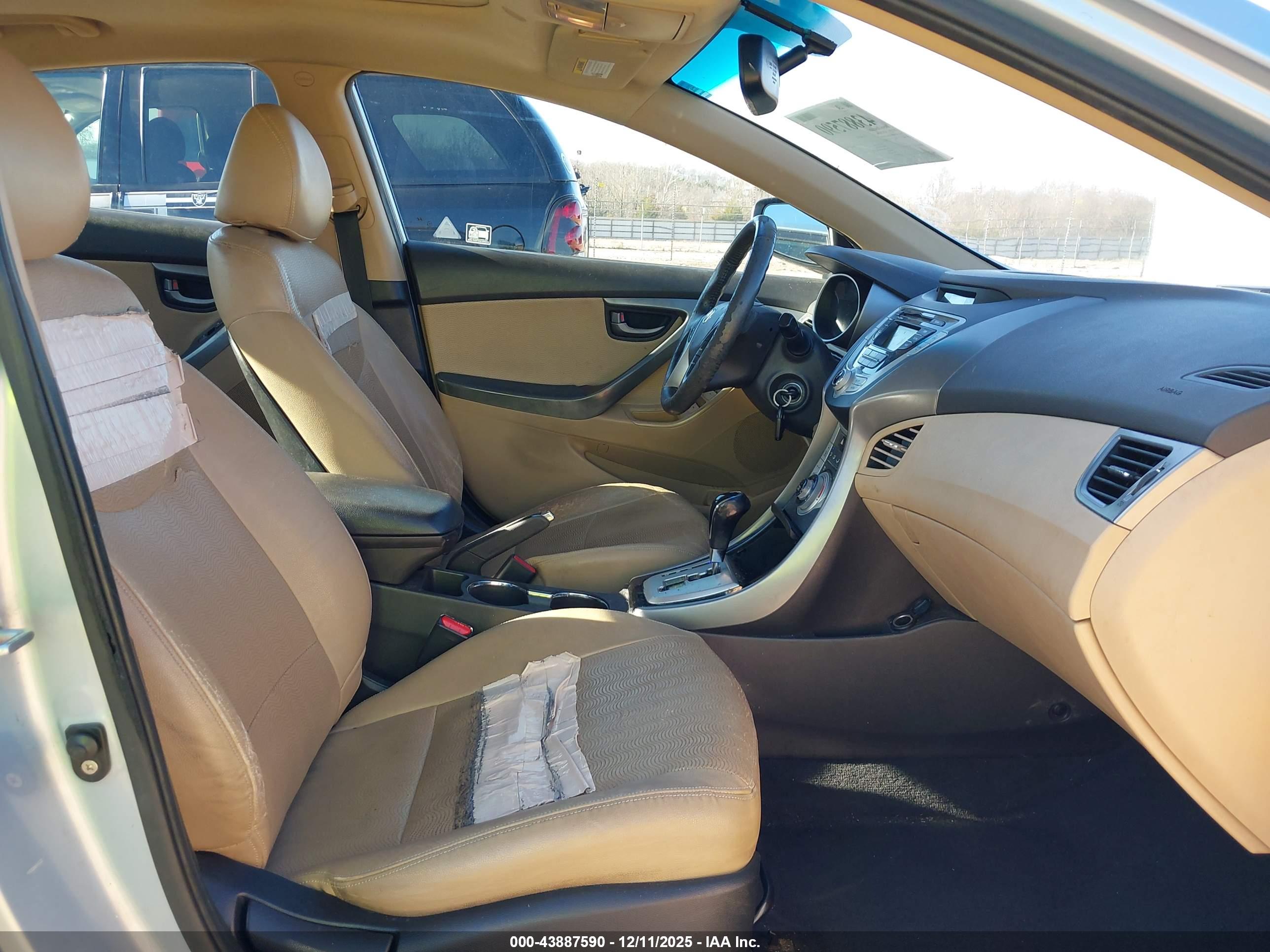 HYUNDAI ELANTRA image 5