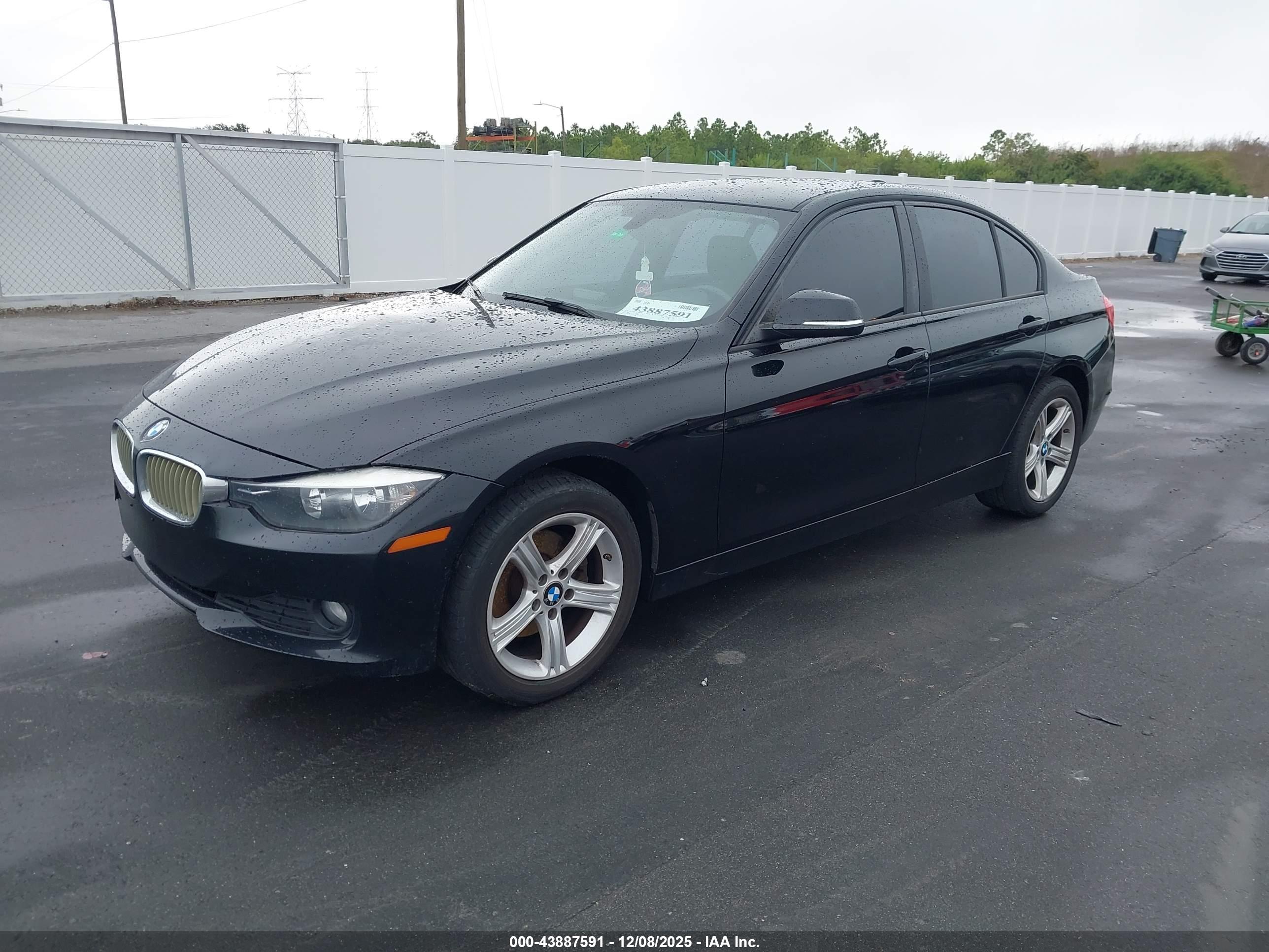 BMW 320I image 2