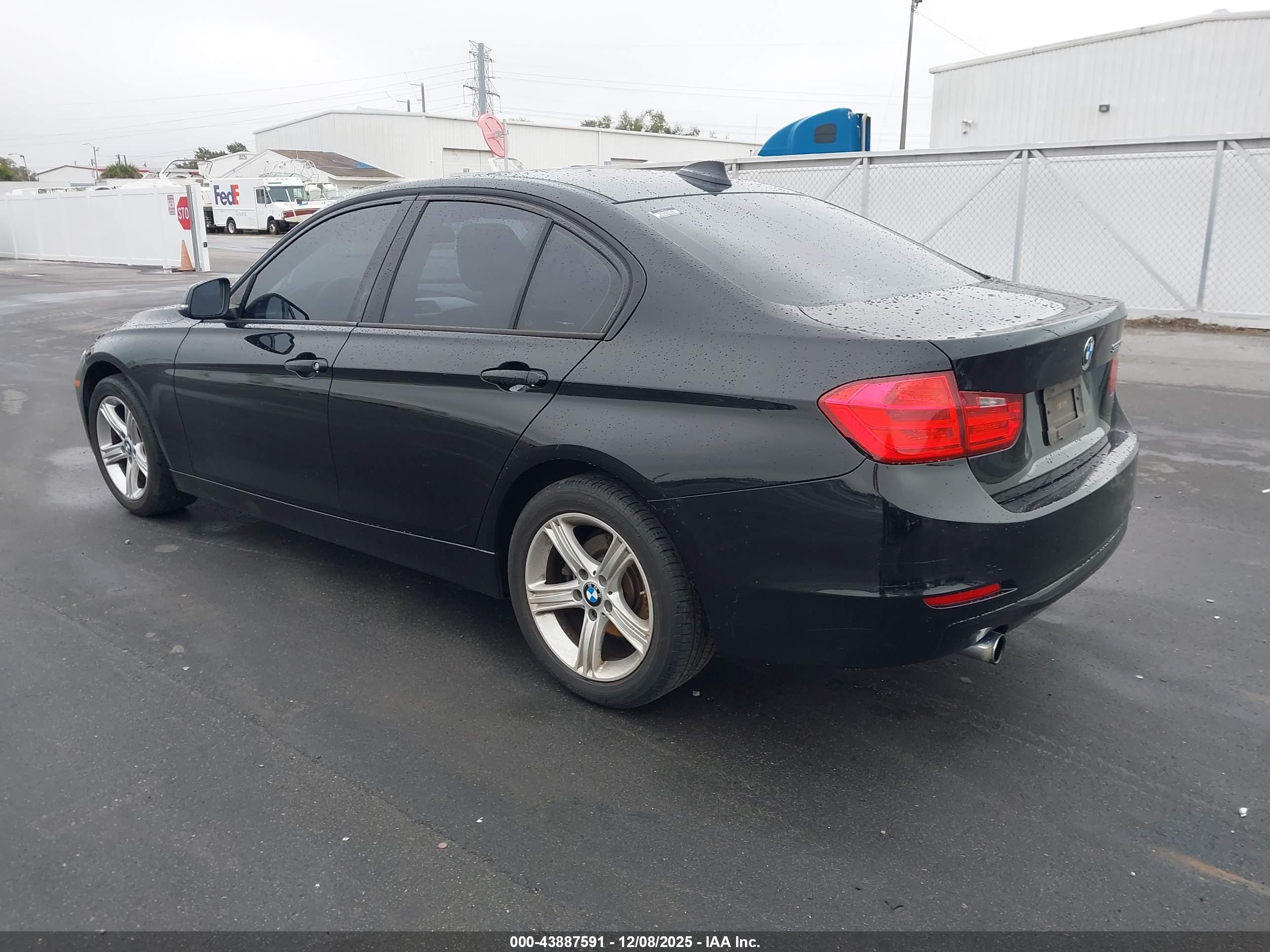 BMW 320I image 3