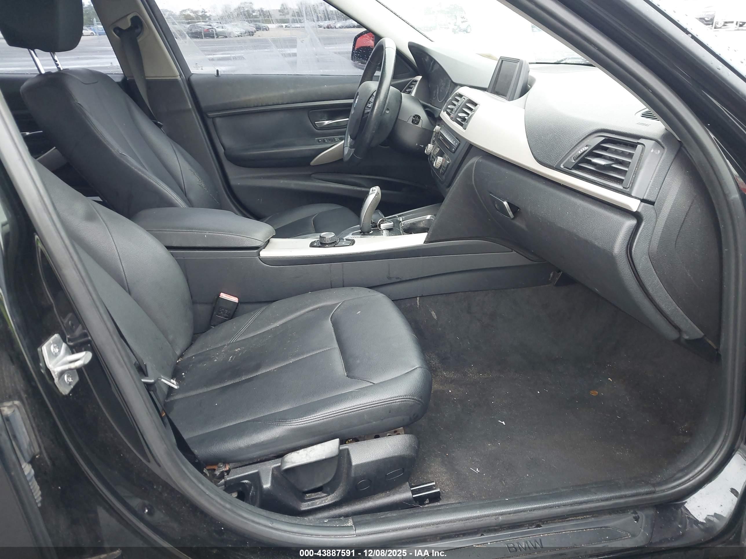 BMW 320I image 5