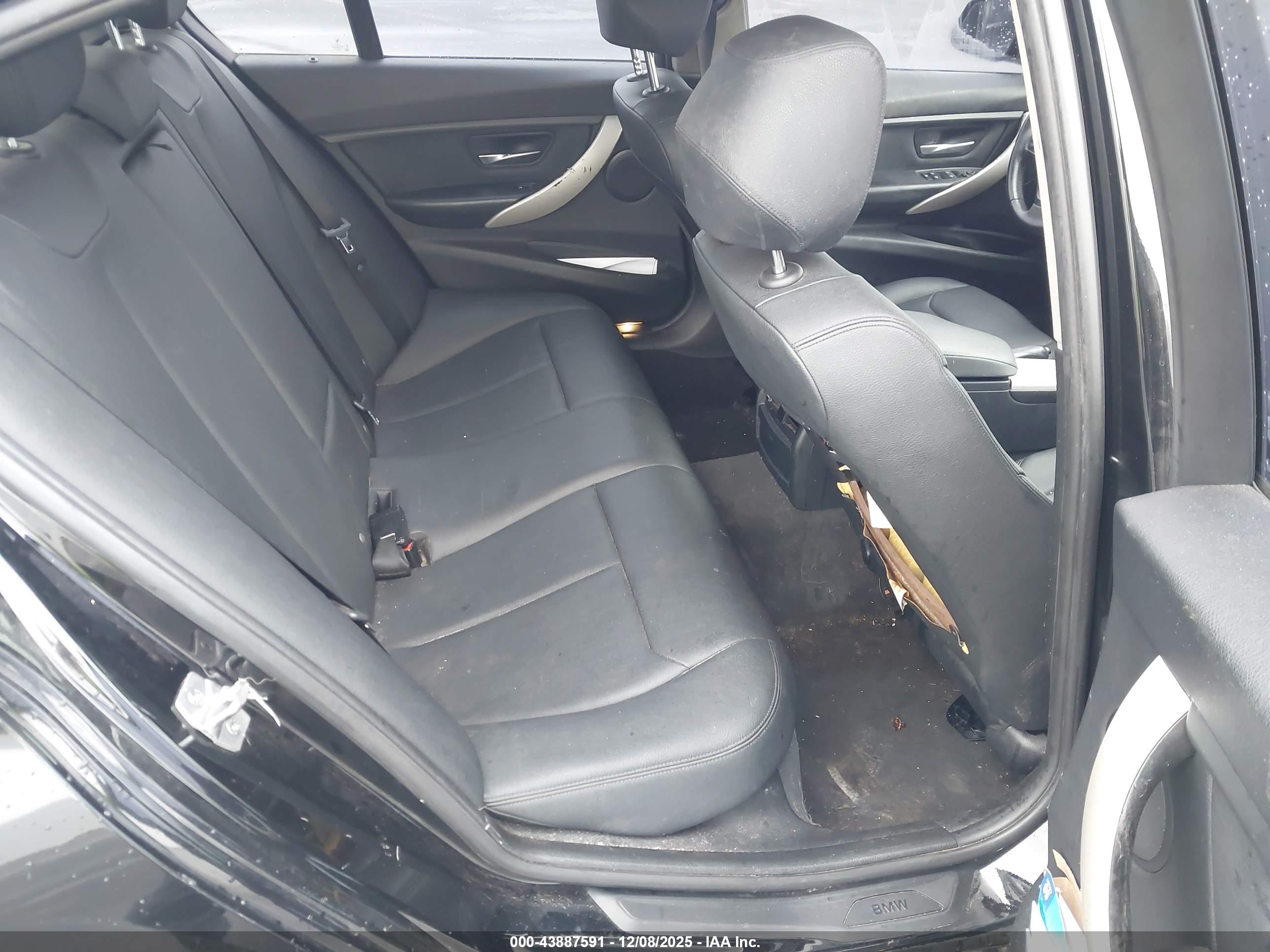 BMW 320I image 8
