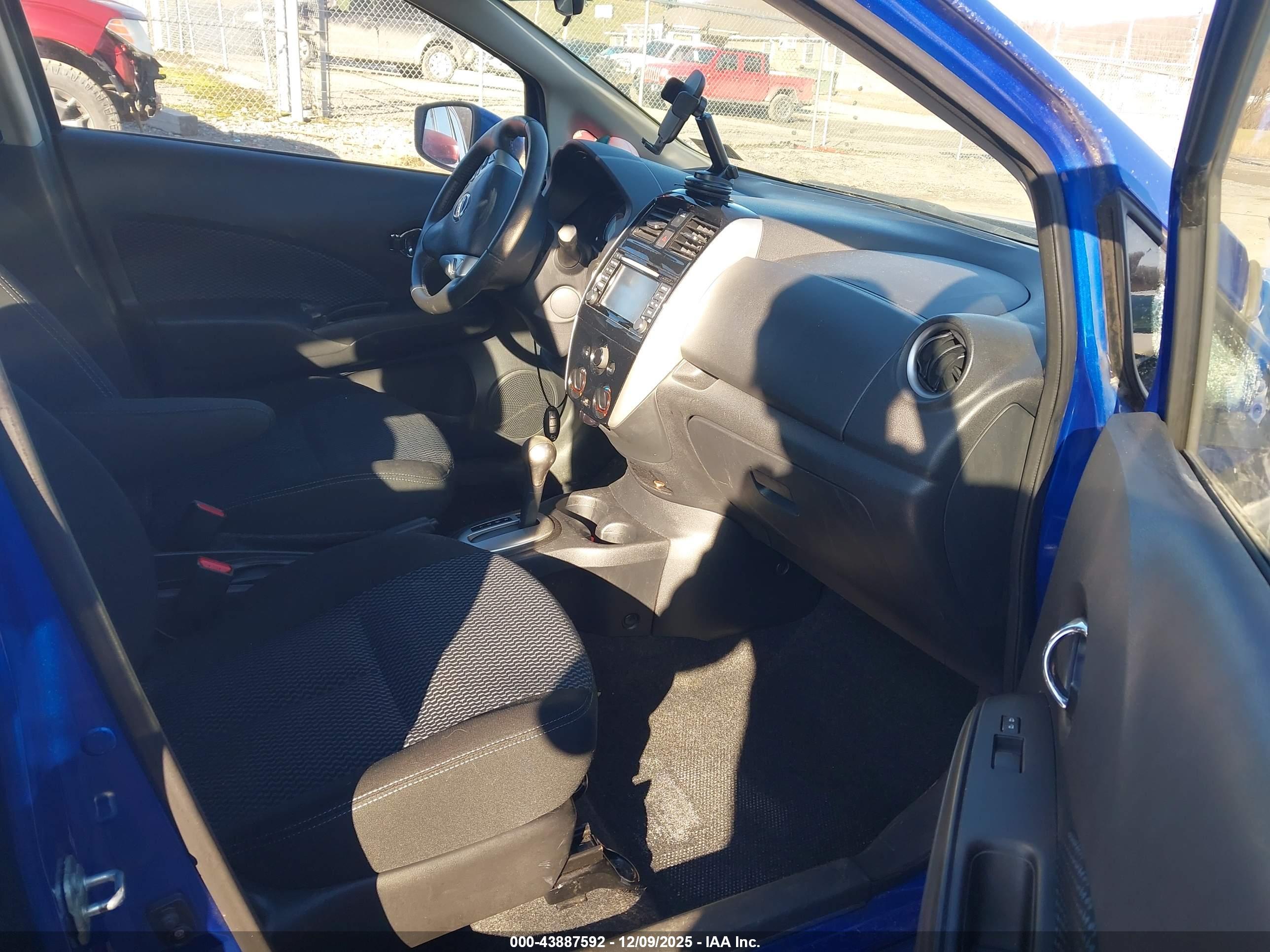 NISSAN VERSA image 5