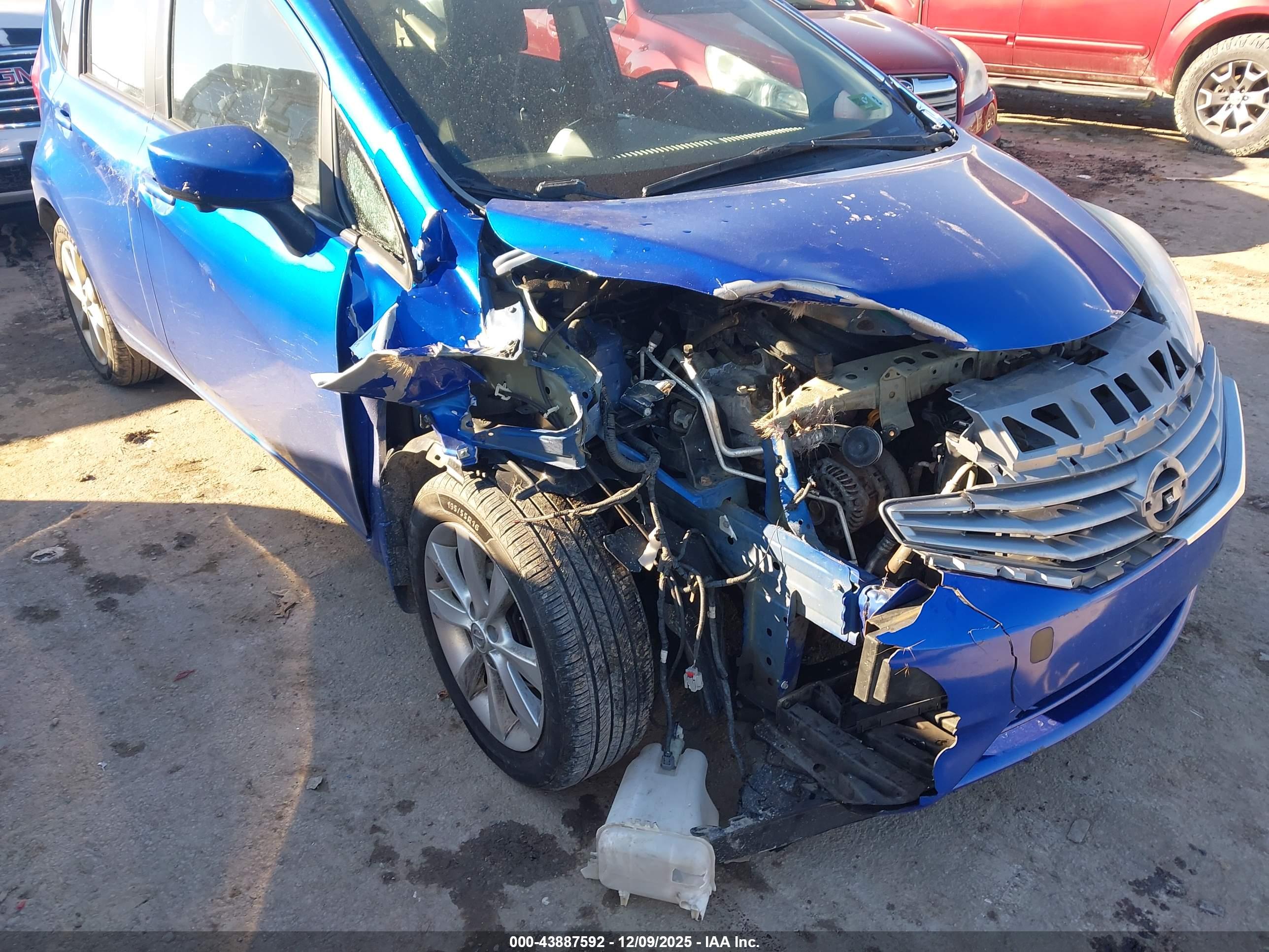 NISSAN VERSA image 6